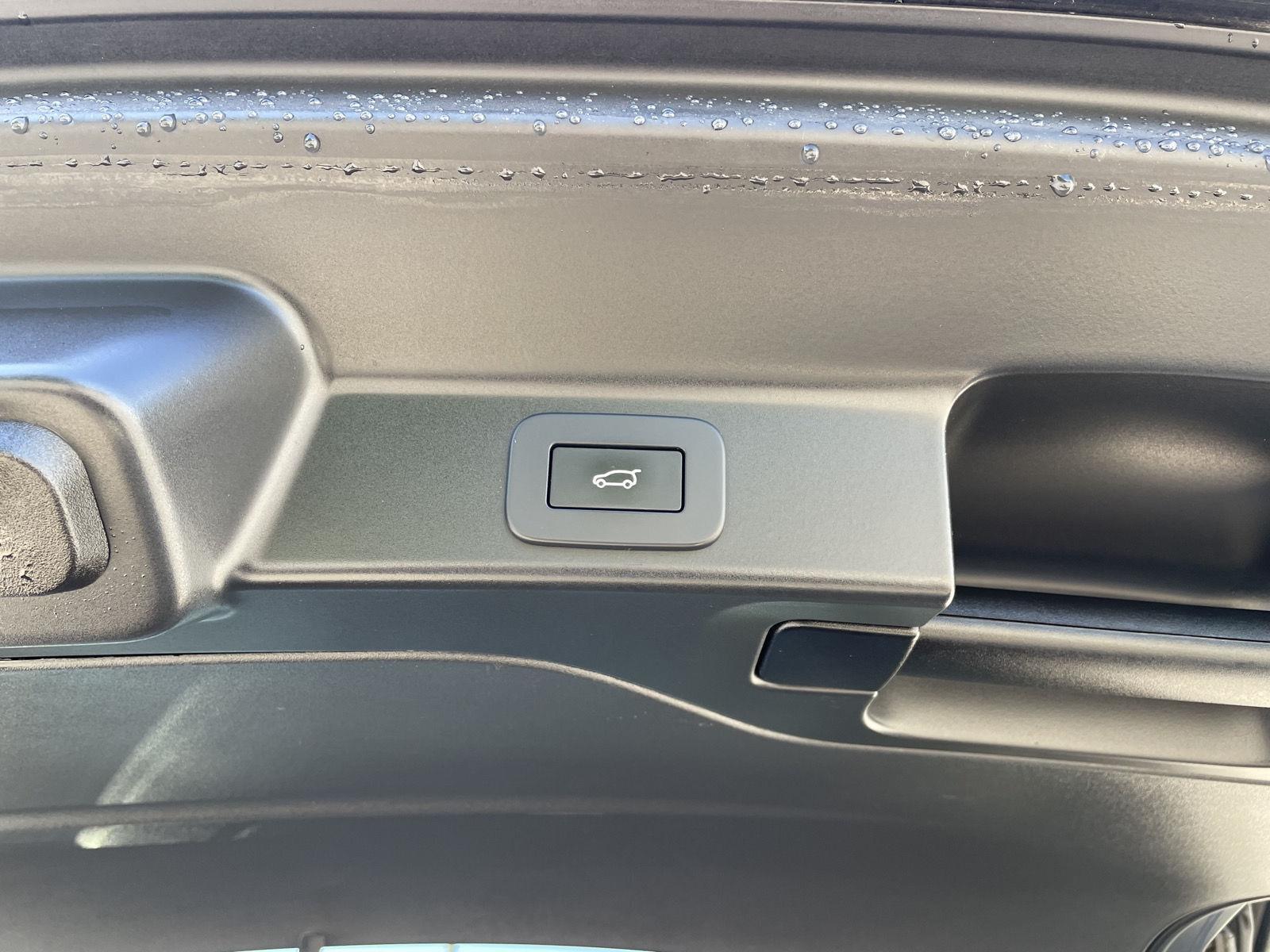 Vehicle photo 36