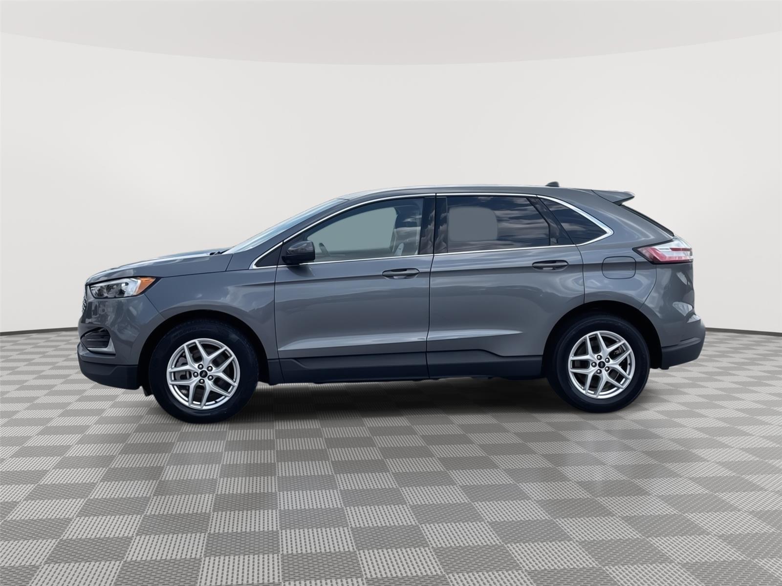 Vehicle photo 2