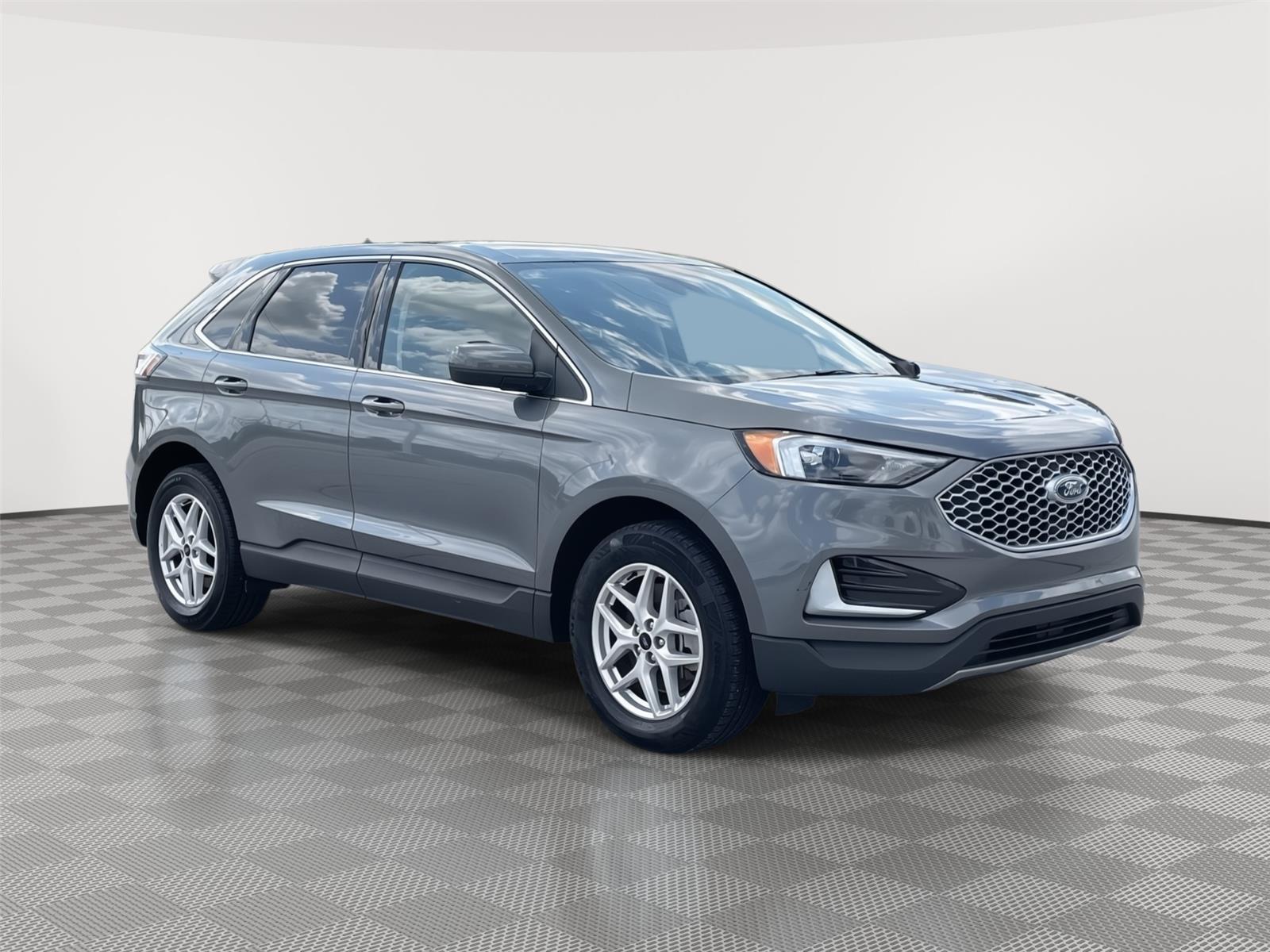 Vehicle photo 5