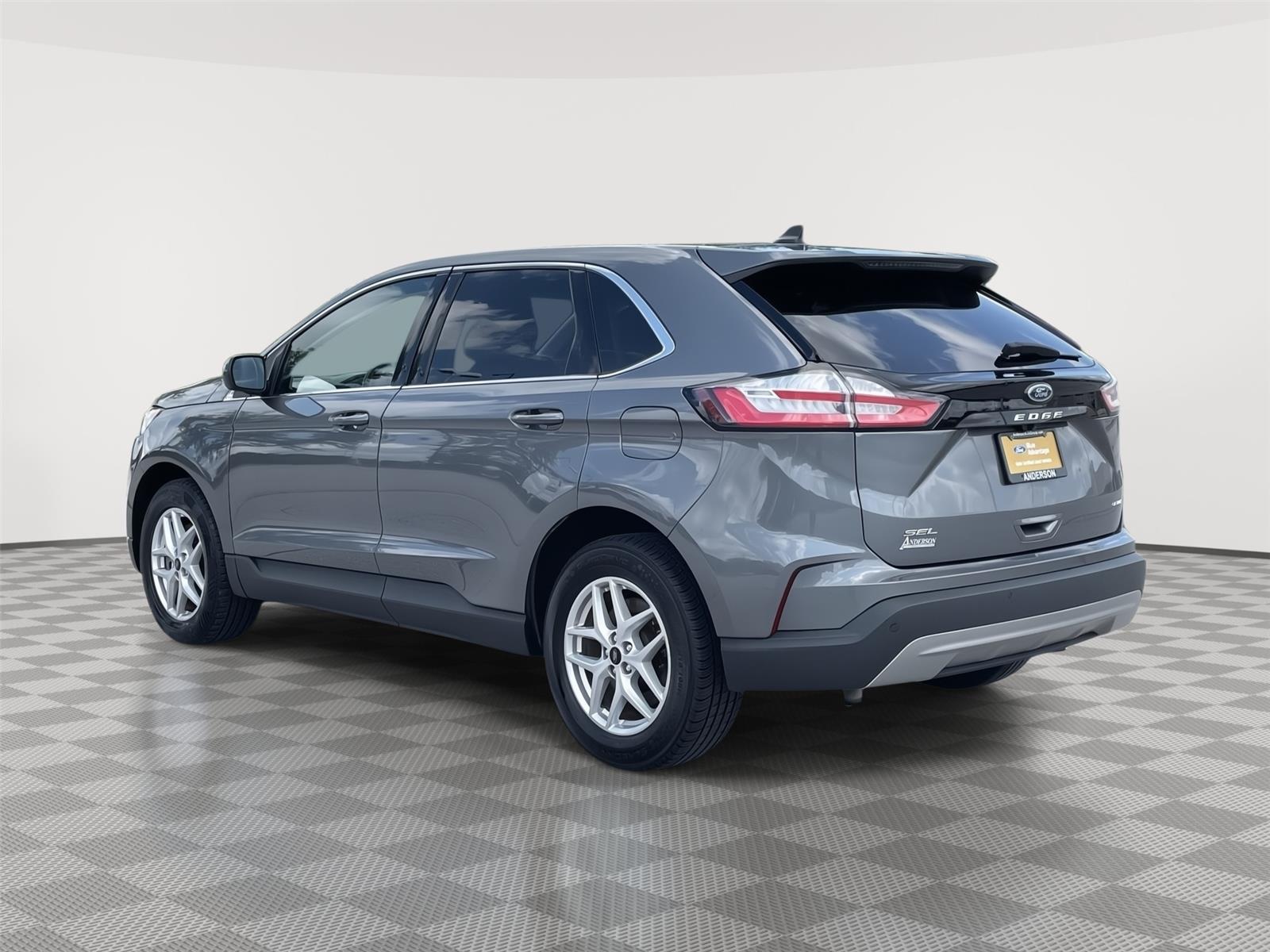 Vehicle photo 9