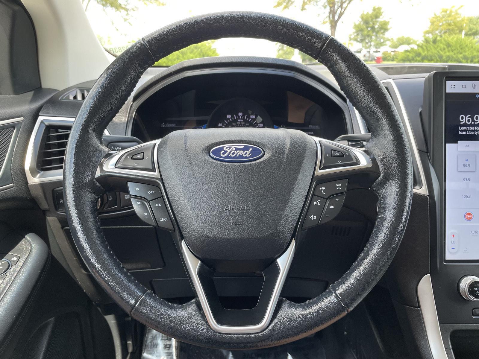 Vehicle photo 12