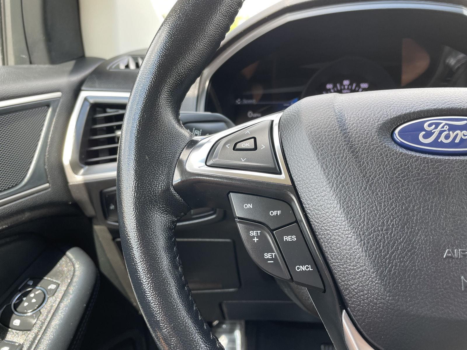 Vehicle photo 13