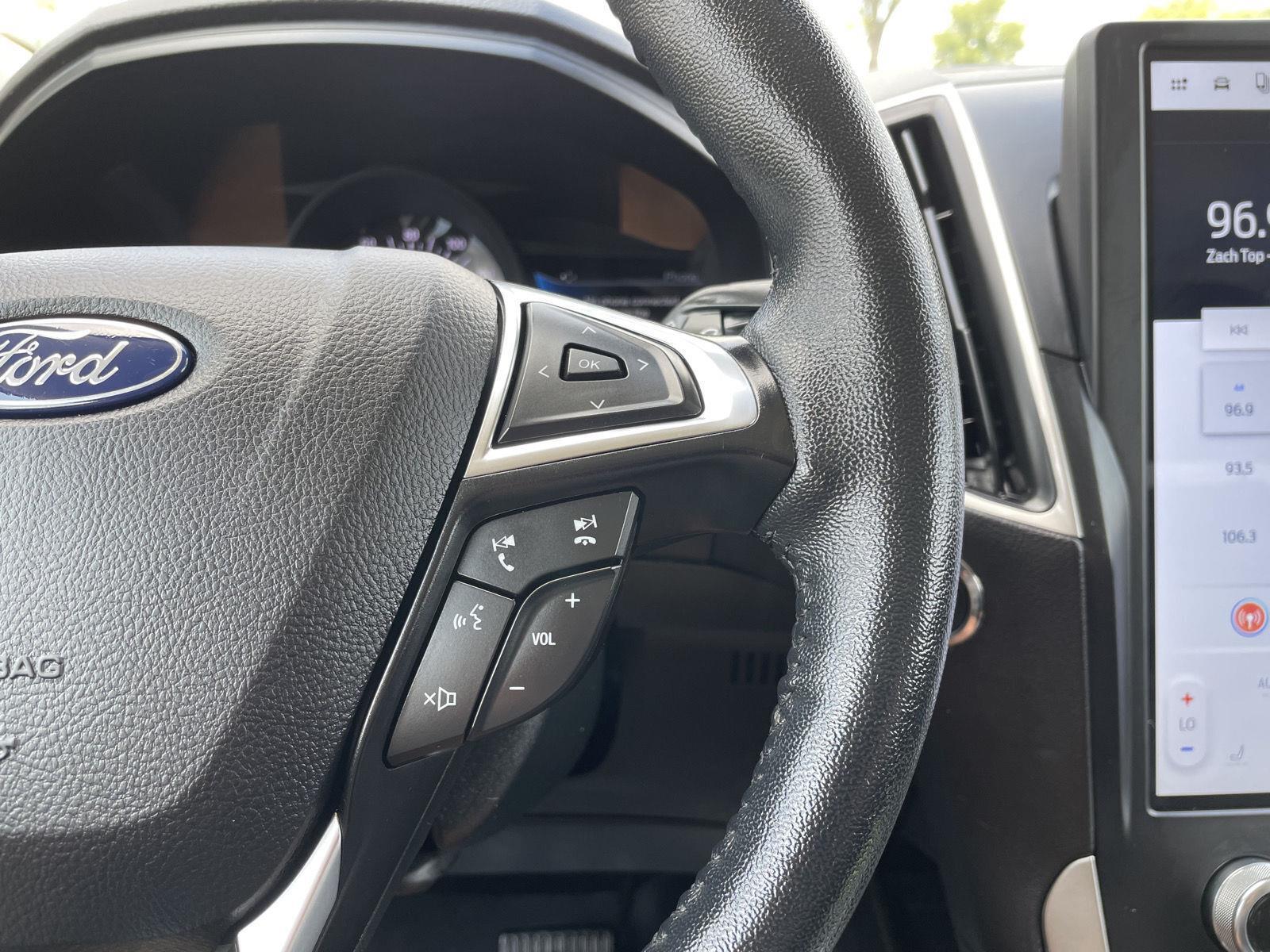 Vehicle photo 14