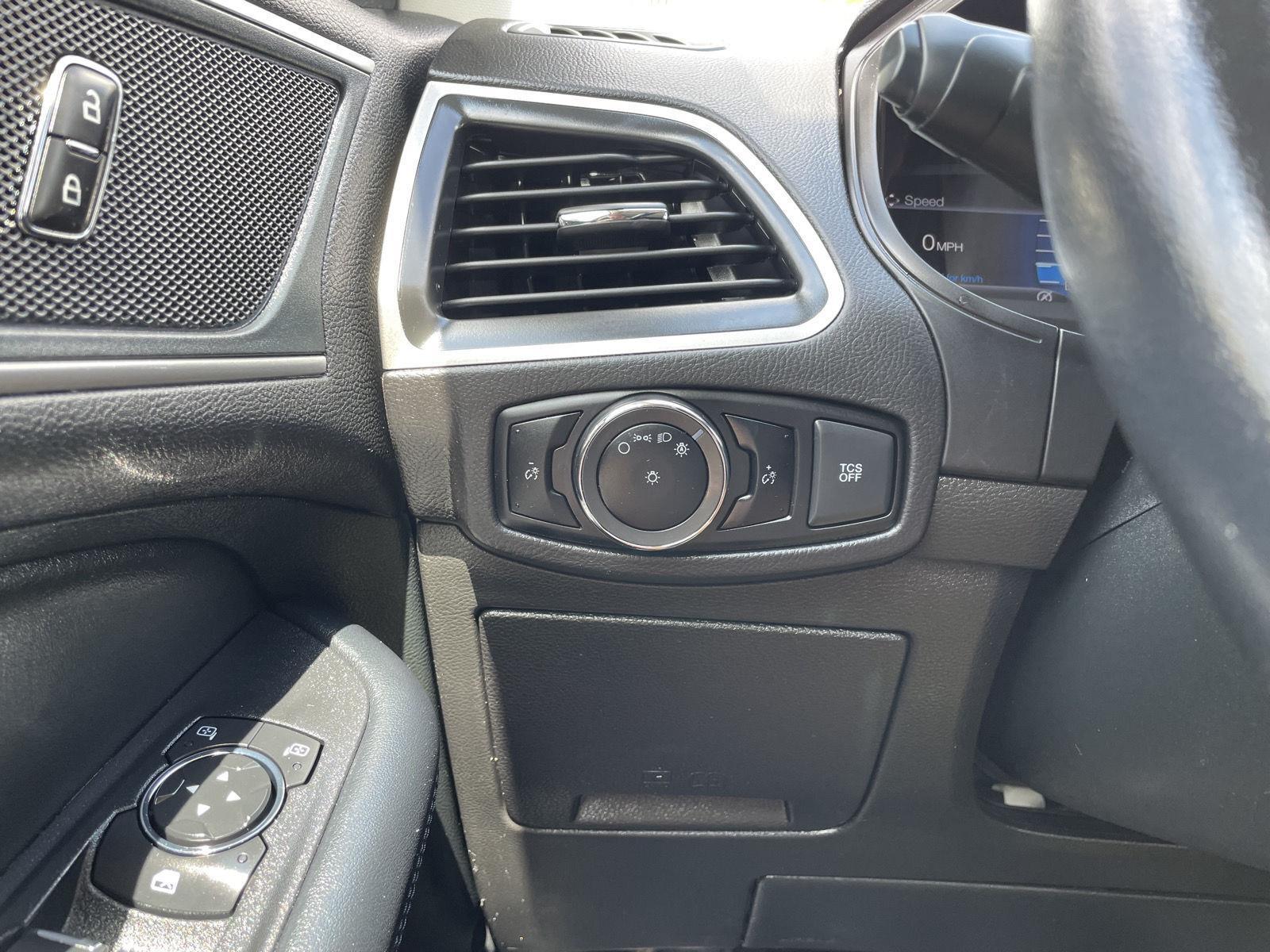 Vehicle photo 16
