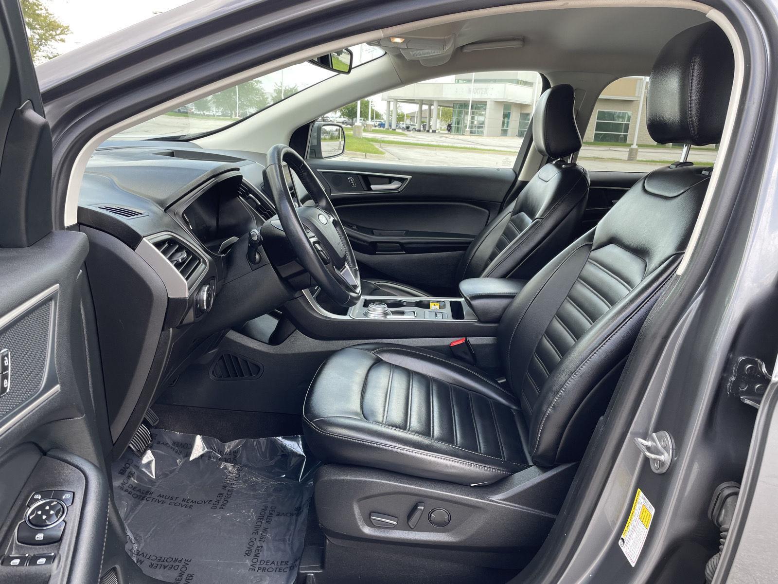 Vehicle photo 17
