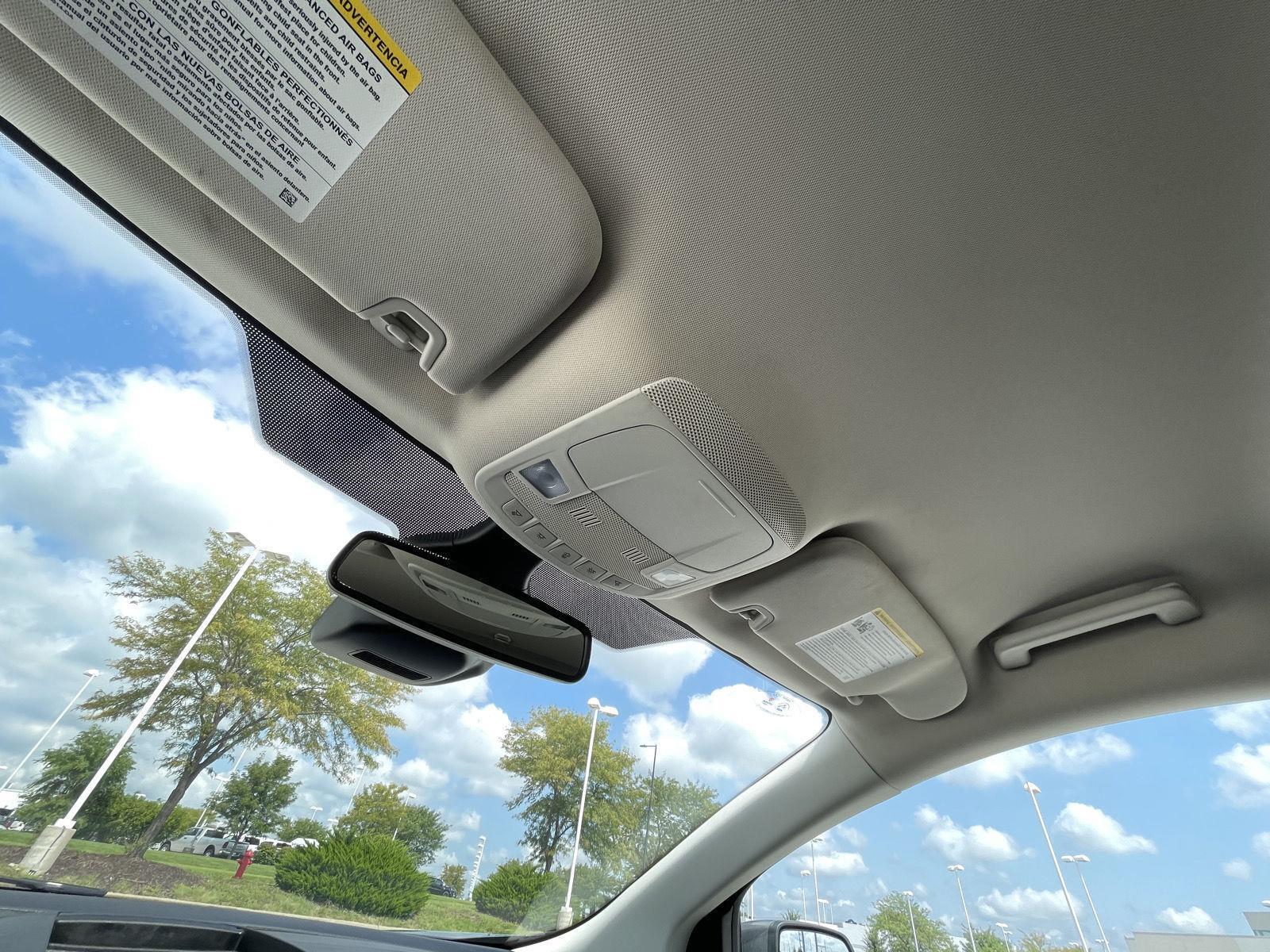 Vehicle photo 21