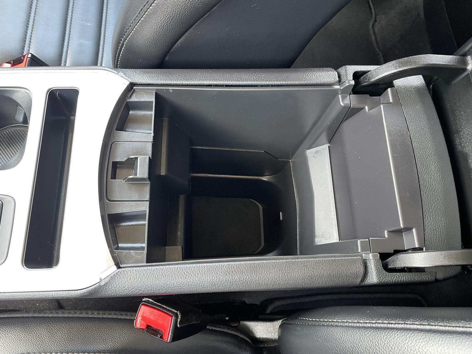 Vehicle photo 30