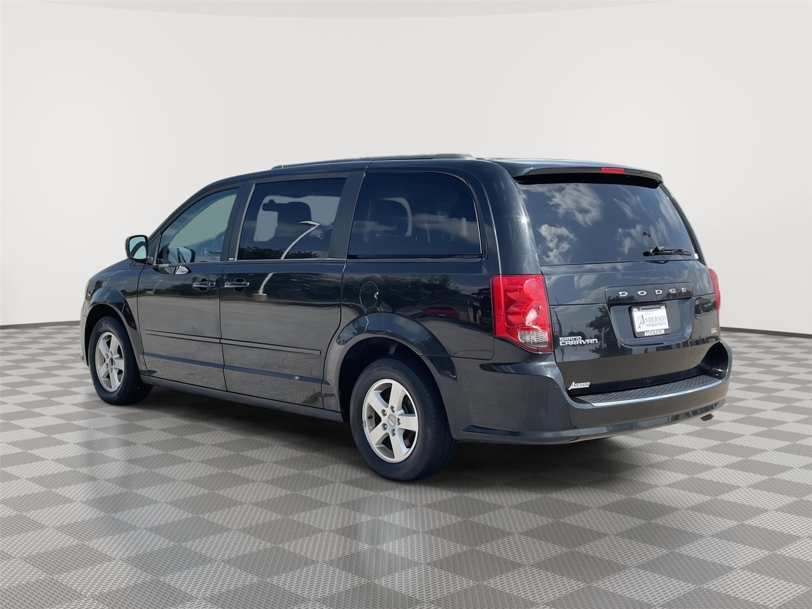 Vehicle photo 9