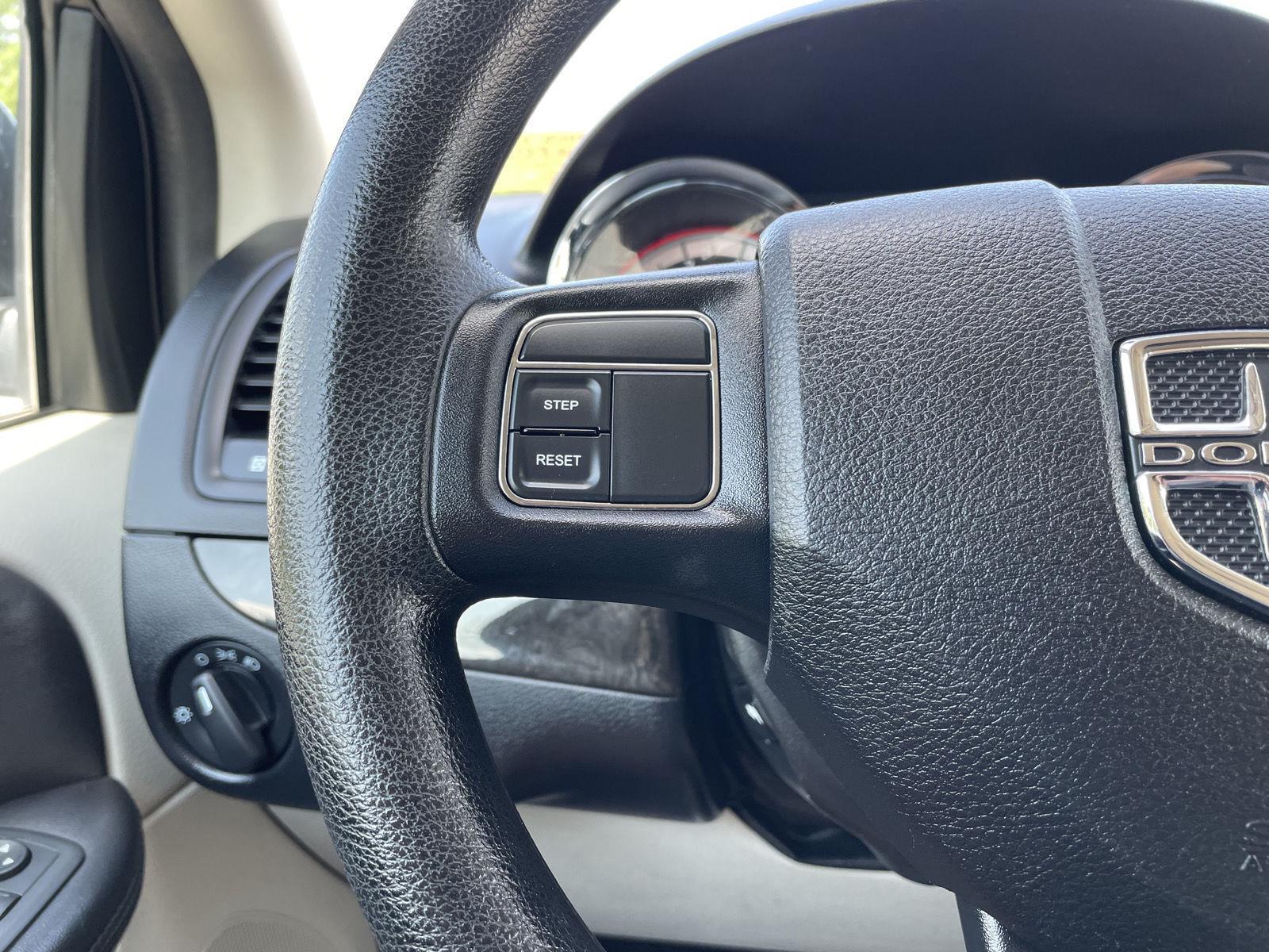 Vehicle photo 12