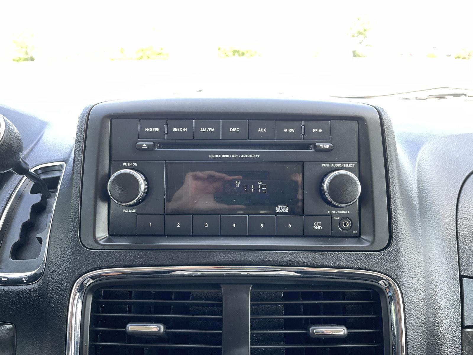 Vehicle photo 24