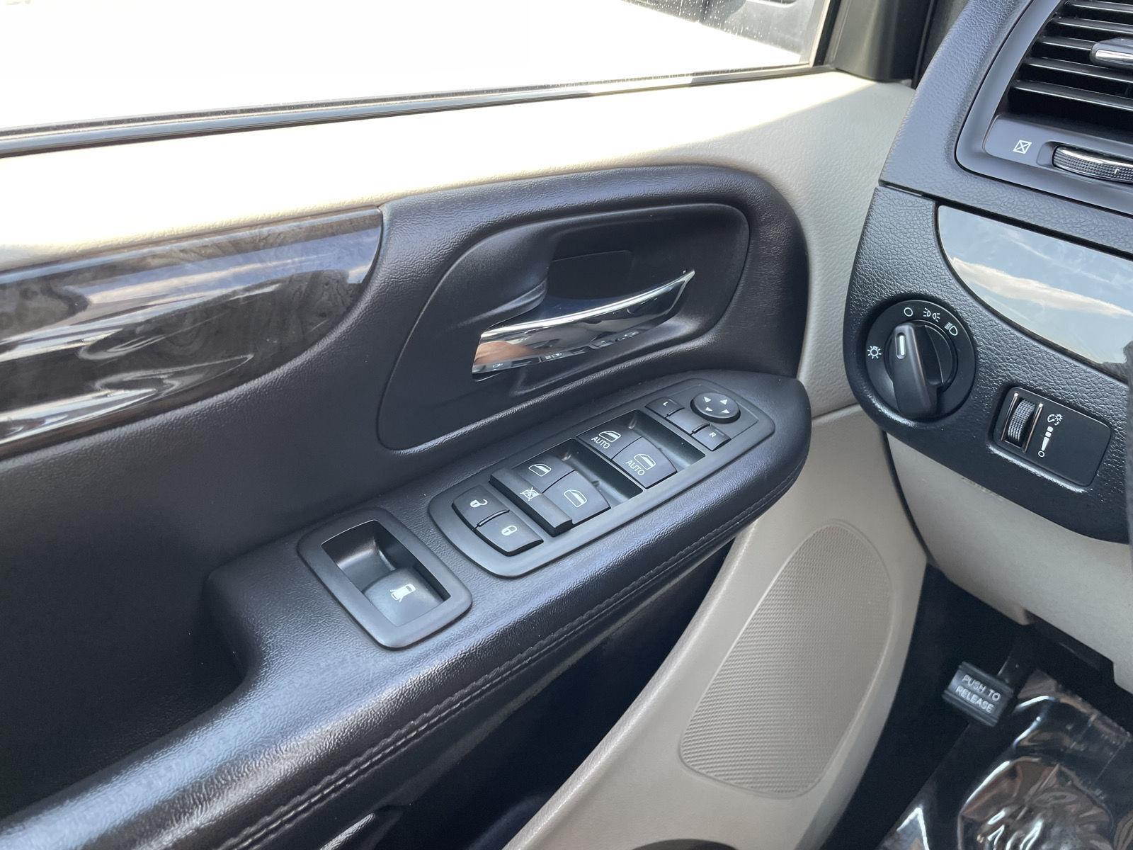 Vehicle photo 26