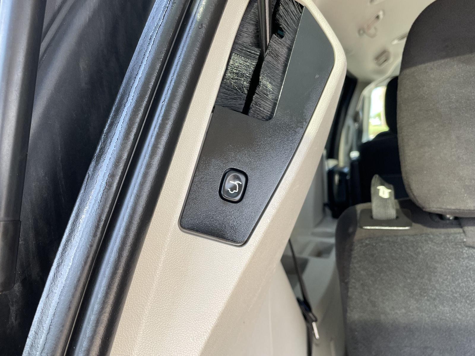 Vehicle photo 33