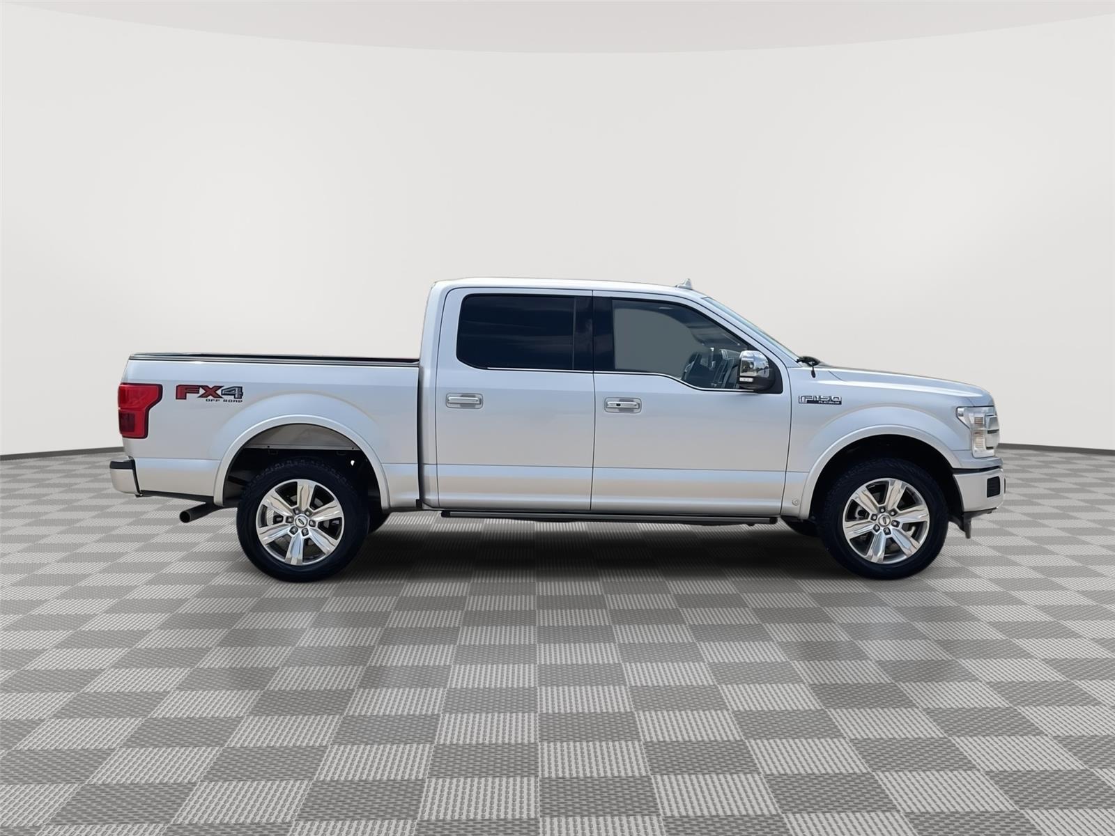 Vehicle photo 6