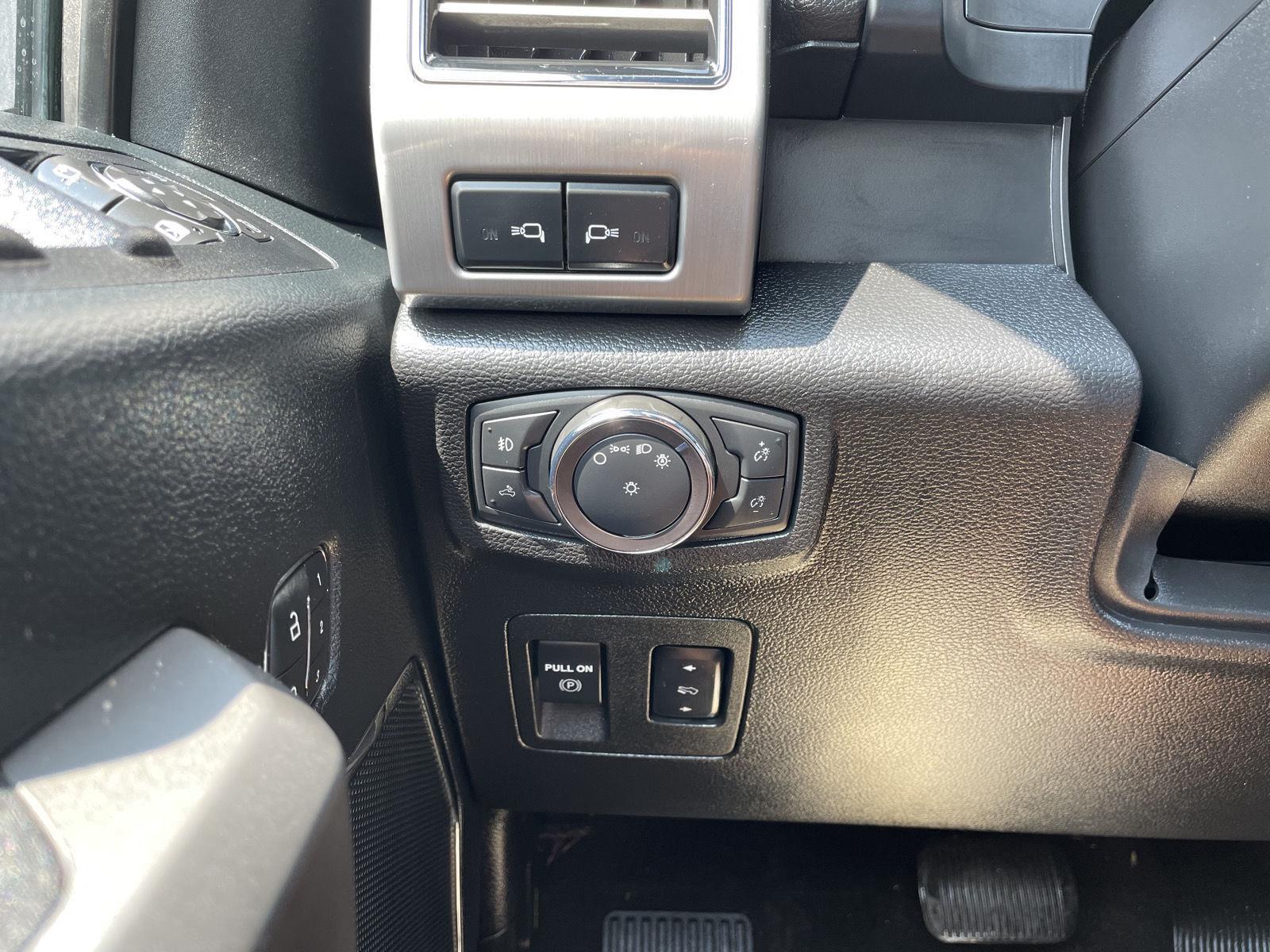 Vehicle photo 16