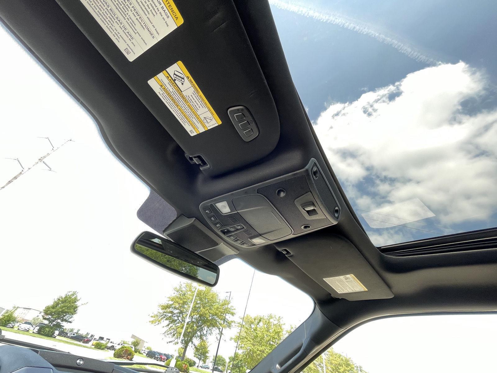 Vehicle photo 22