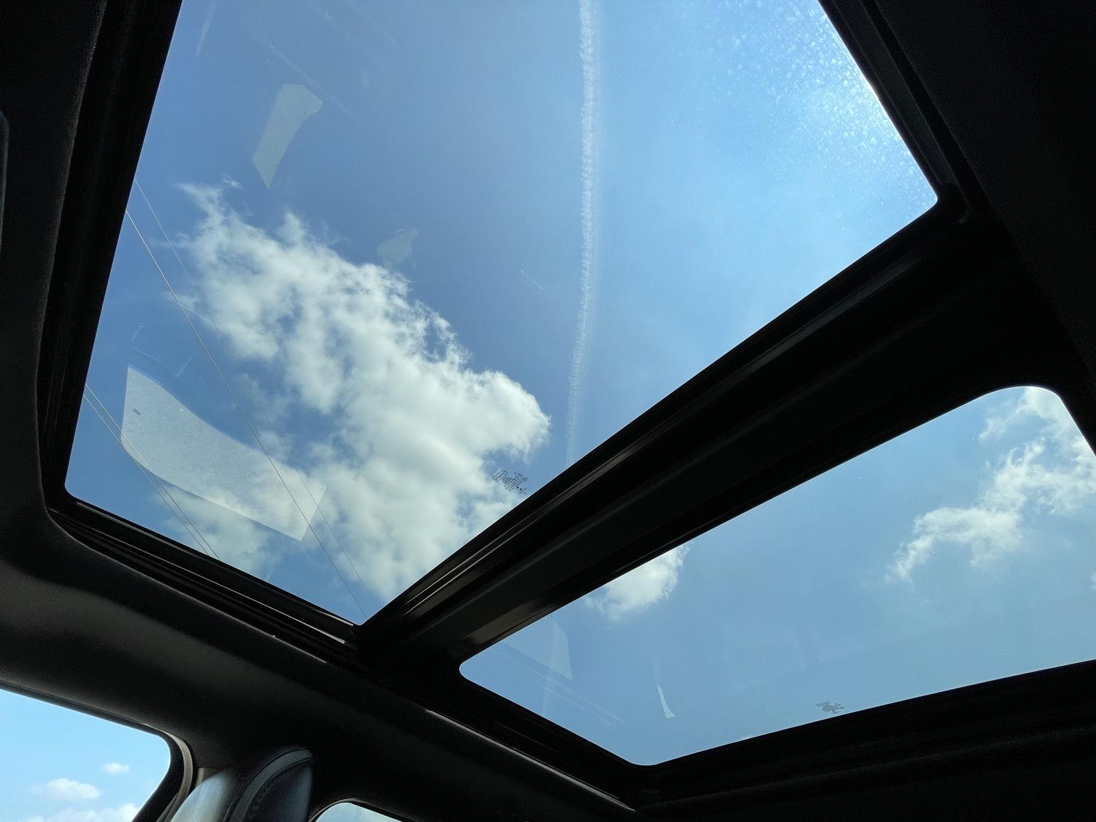 Vehicle photo 23