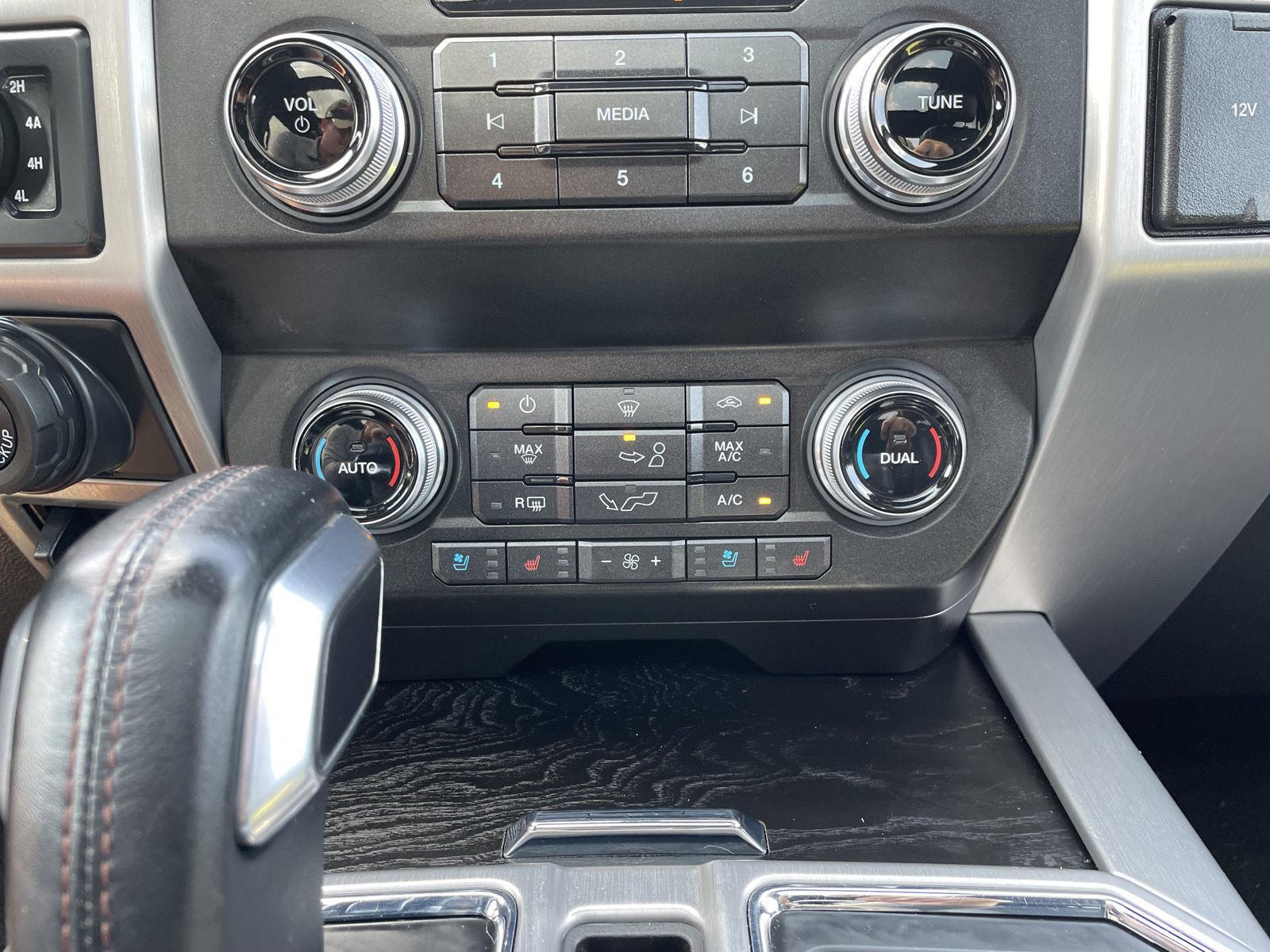 Vehicle photo 30