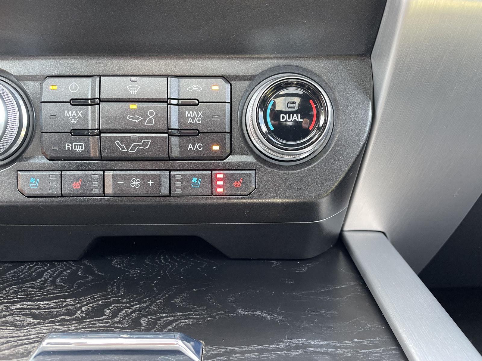 Vehicle photo 32