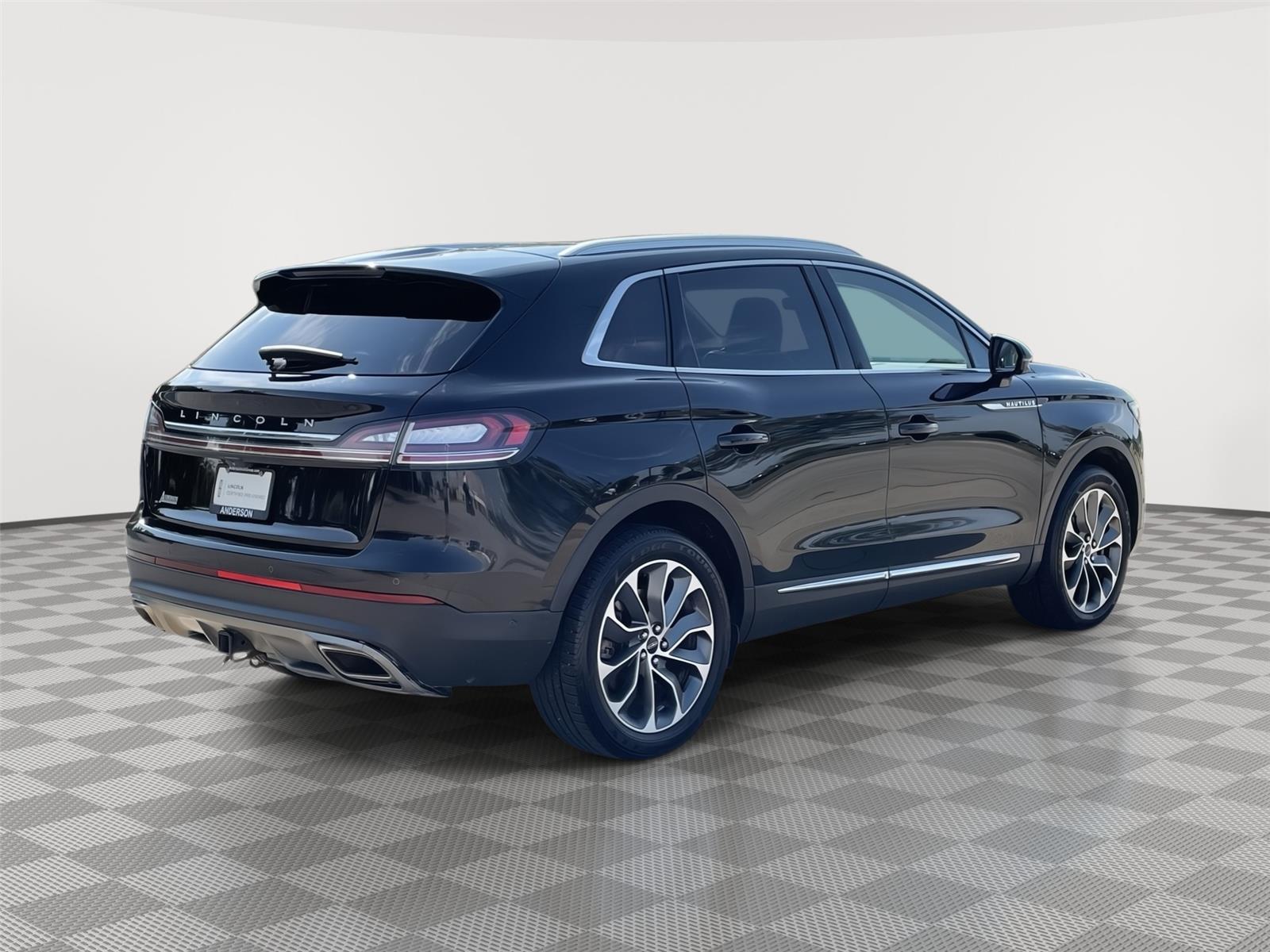 Vehicle photo 7