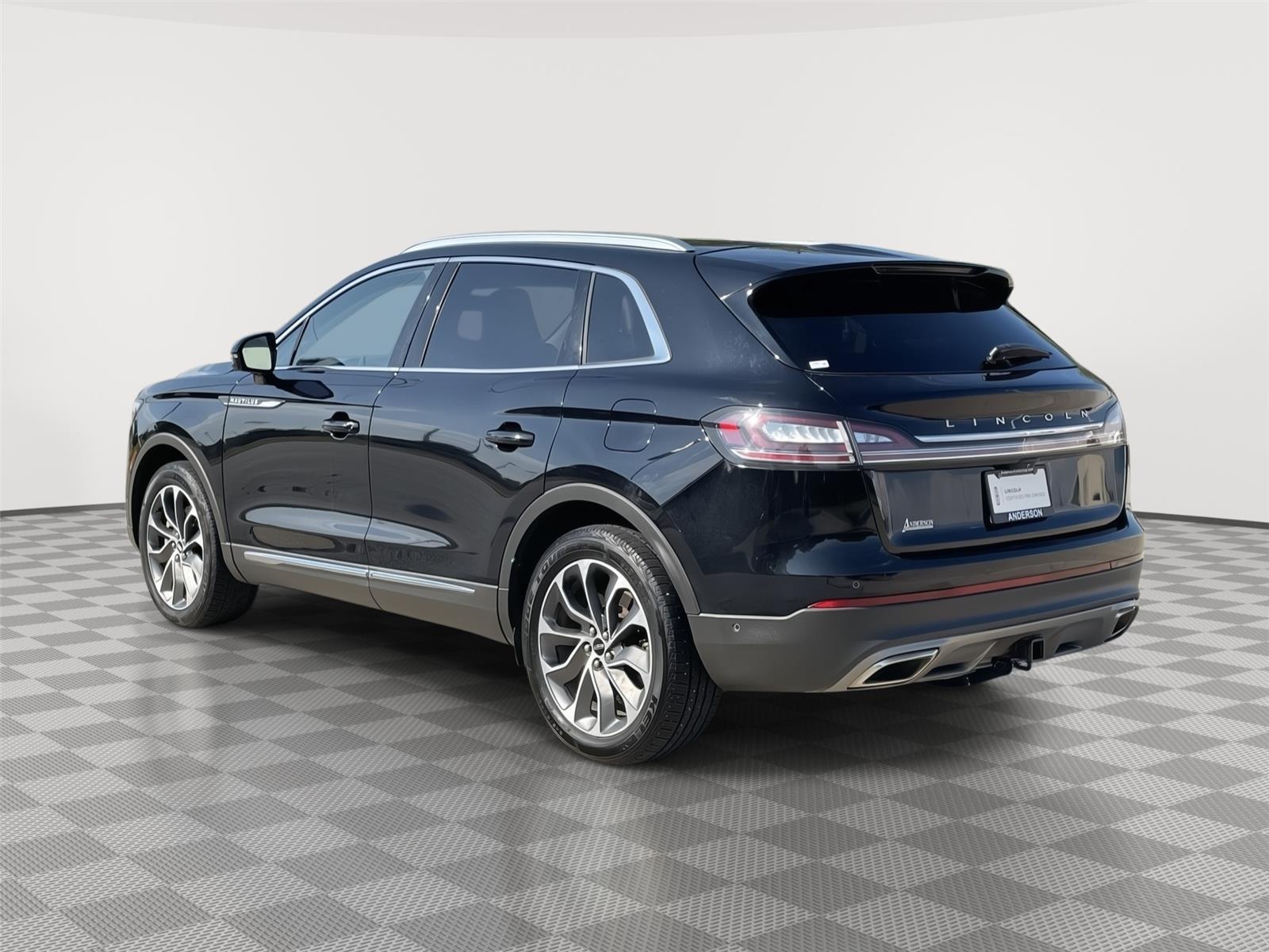 Vehicle photo 9