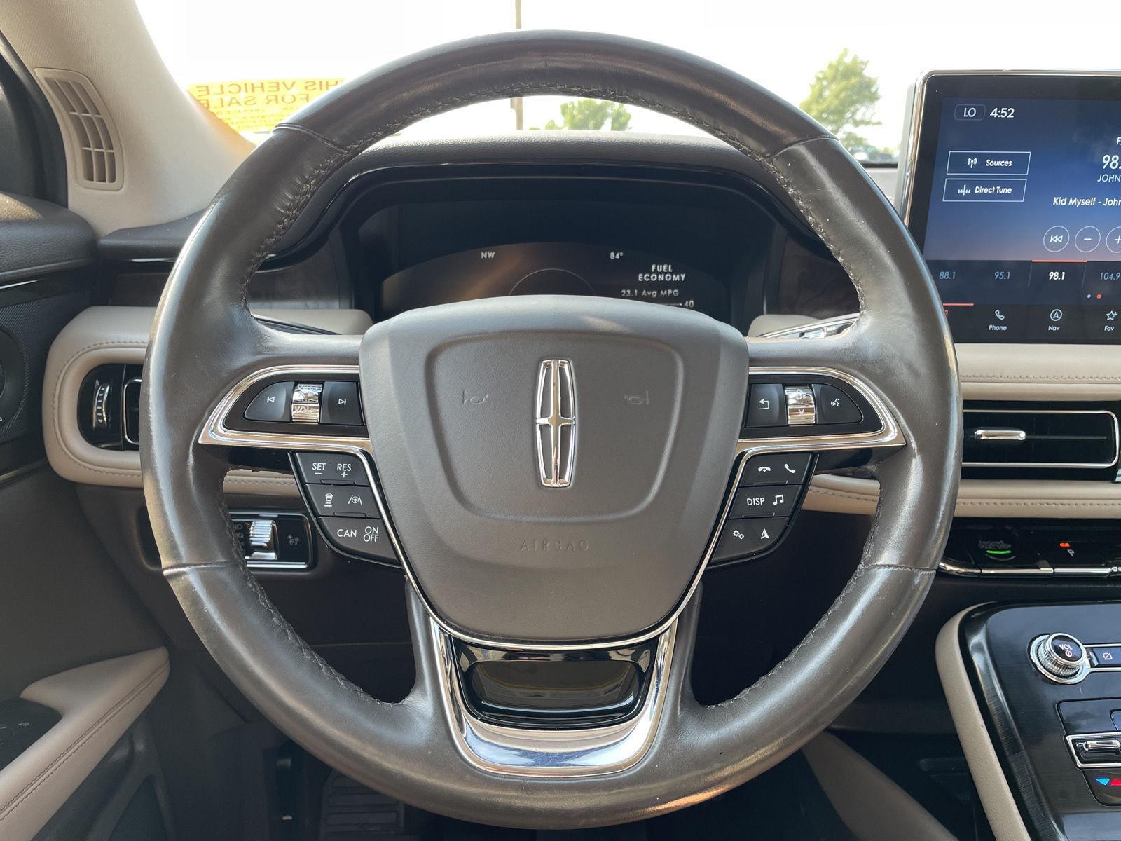 Vehicle photo 12