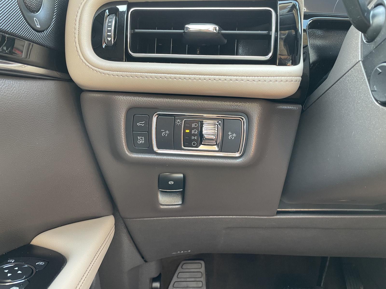 Vehicle photo 16