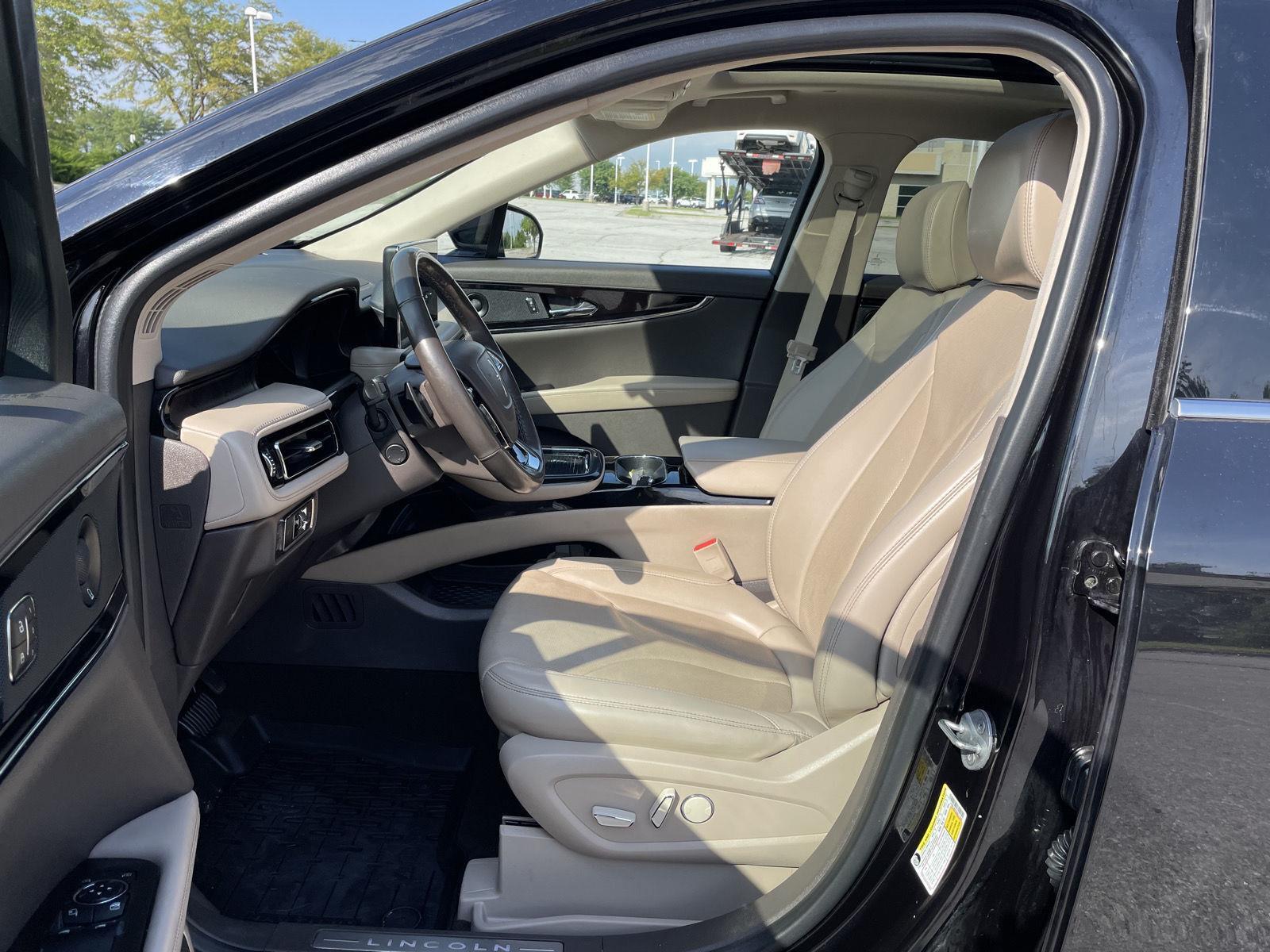 Vehicle photo 17