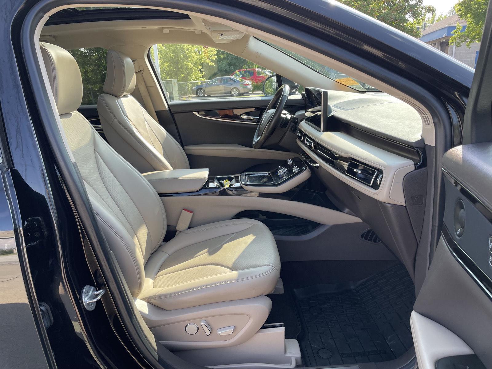 Vehicle photo 19