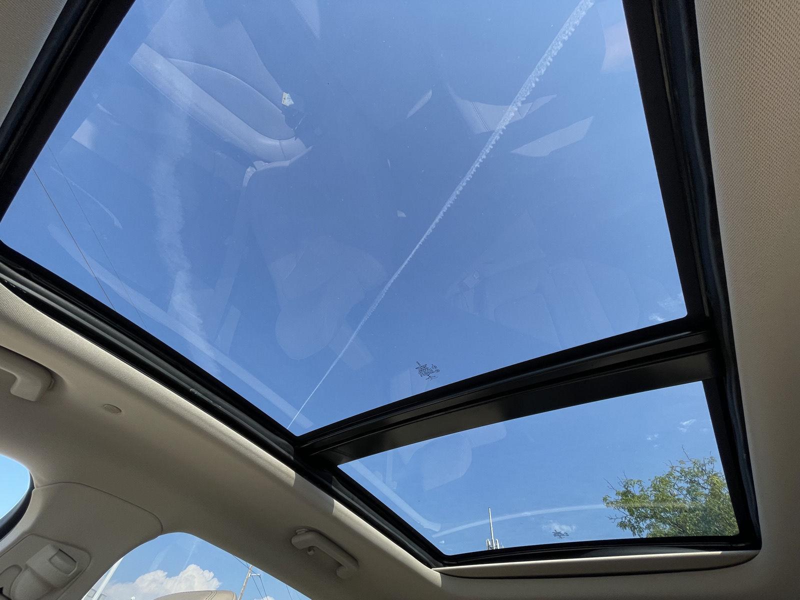 Vehicle photo 23