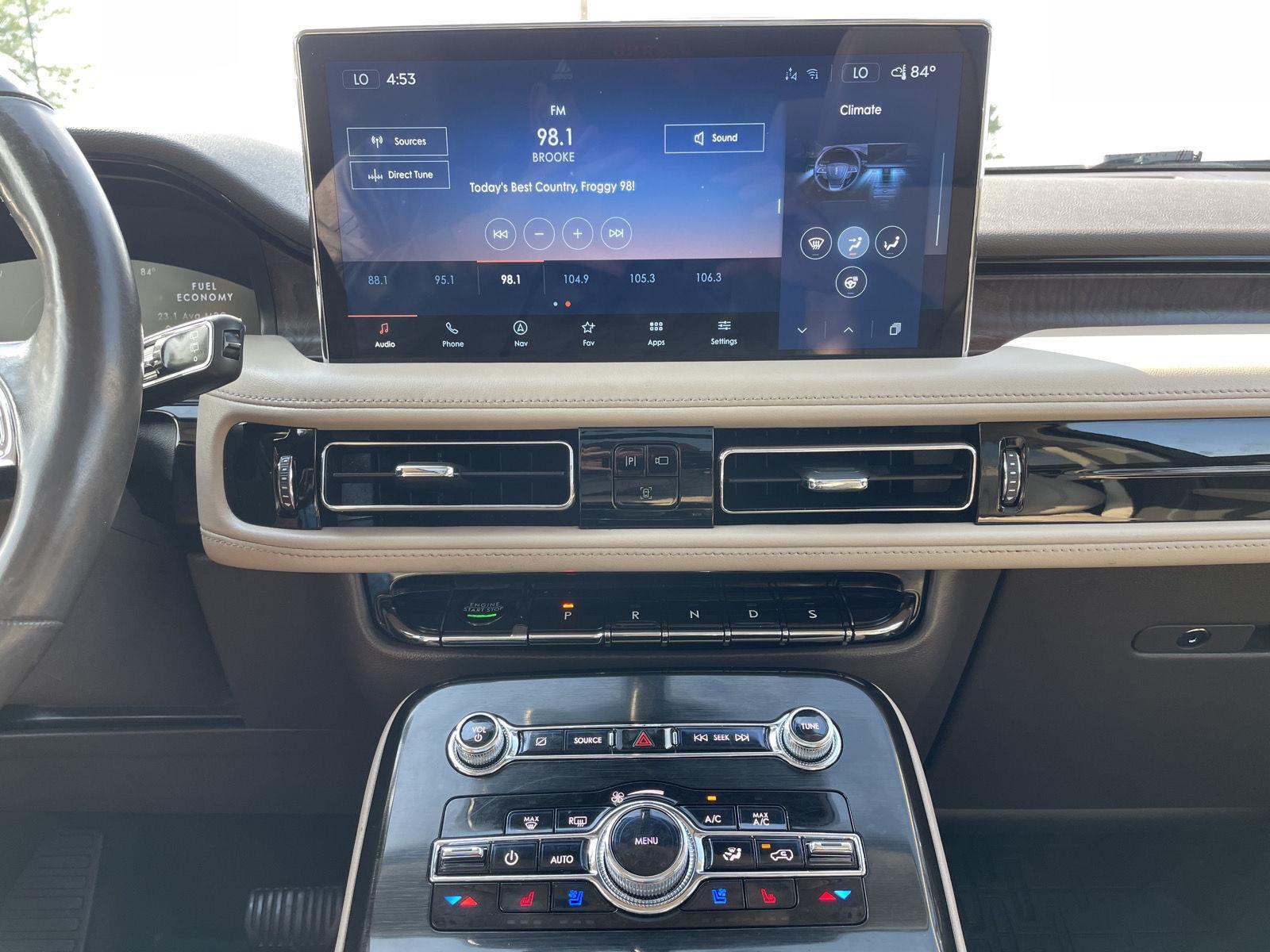 Vehicle photo 24