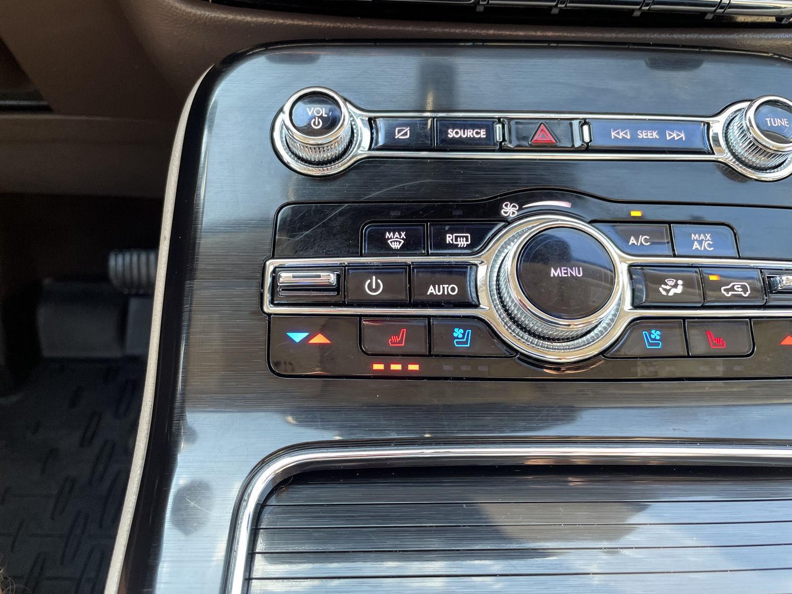 Vehicle photo 29