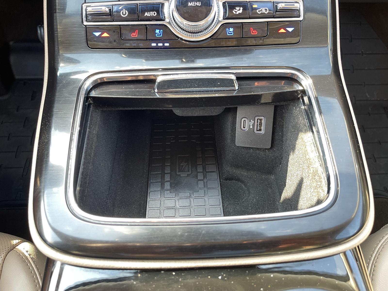 Vehicle photo 31