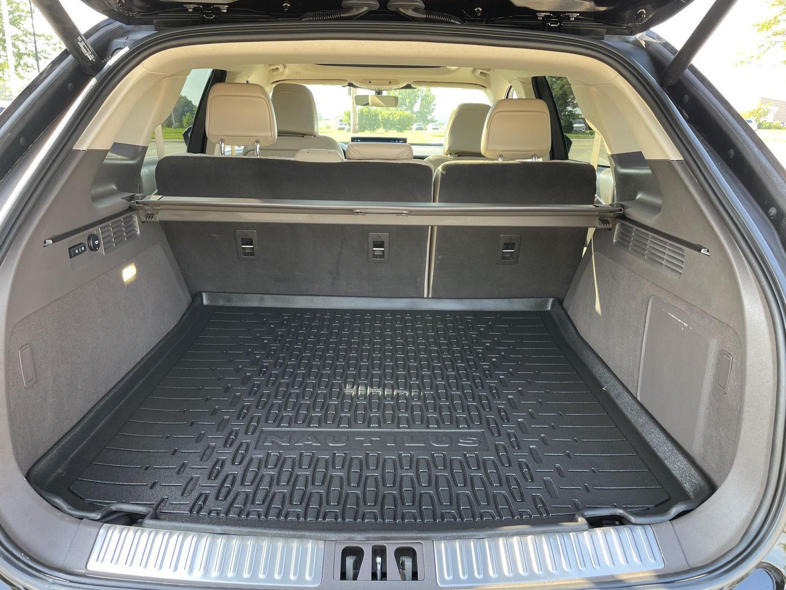 Vehicle photo 37