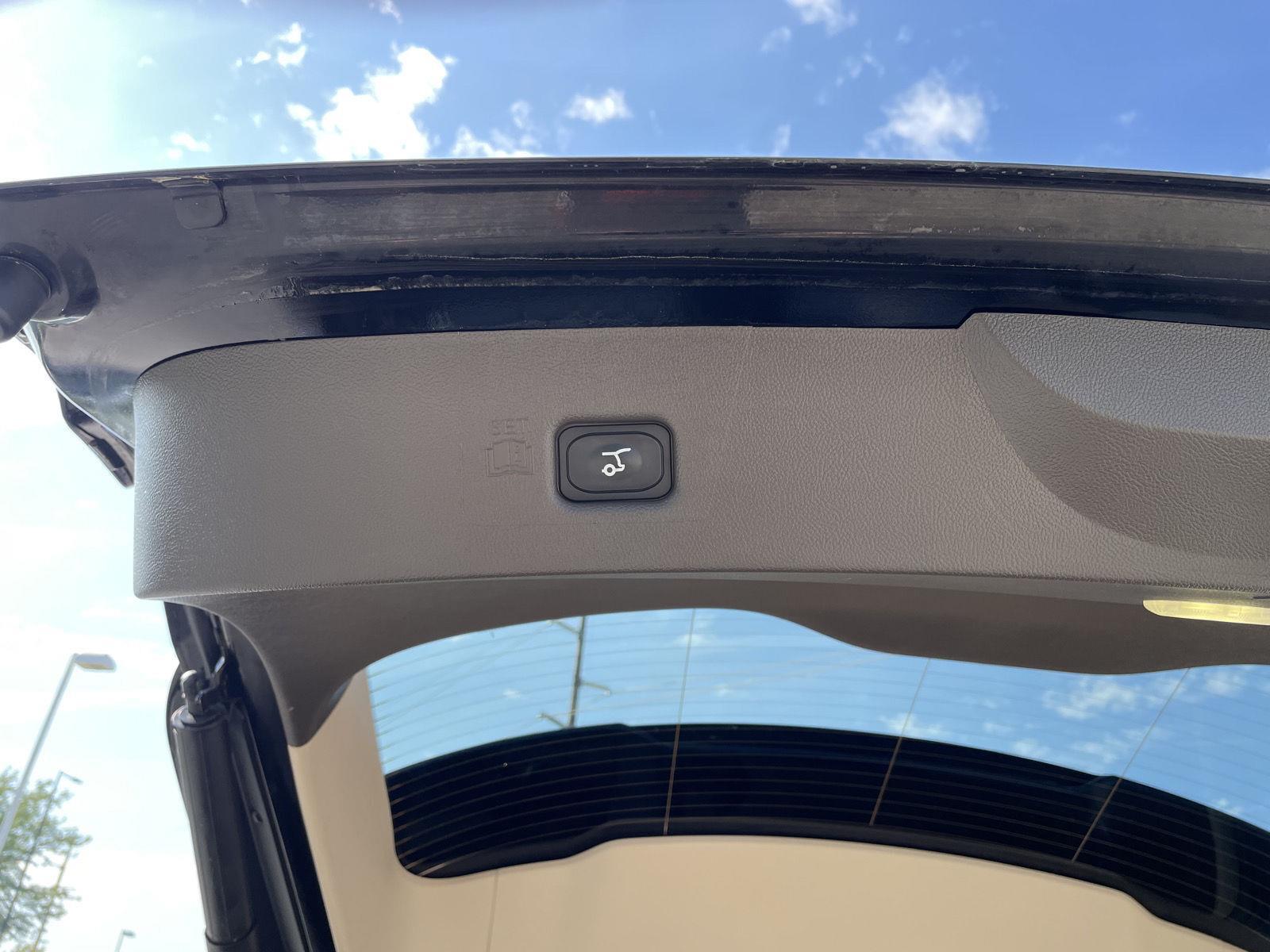 Vehicle photo 38