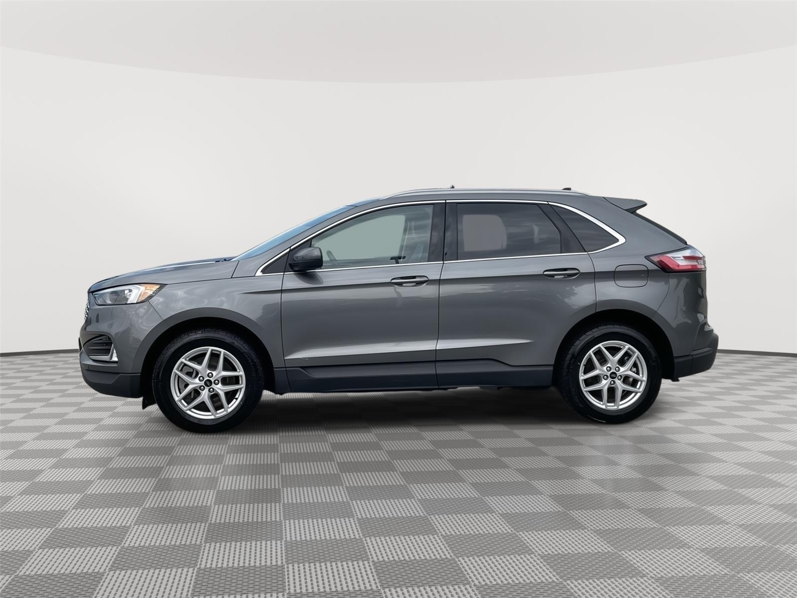 Vehicle photo 2