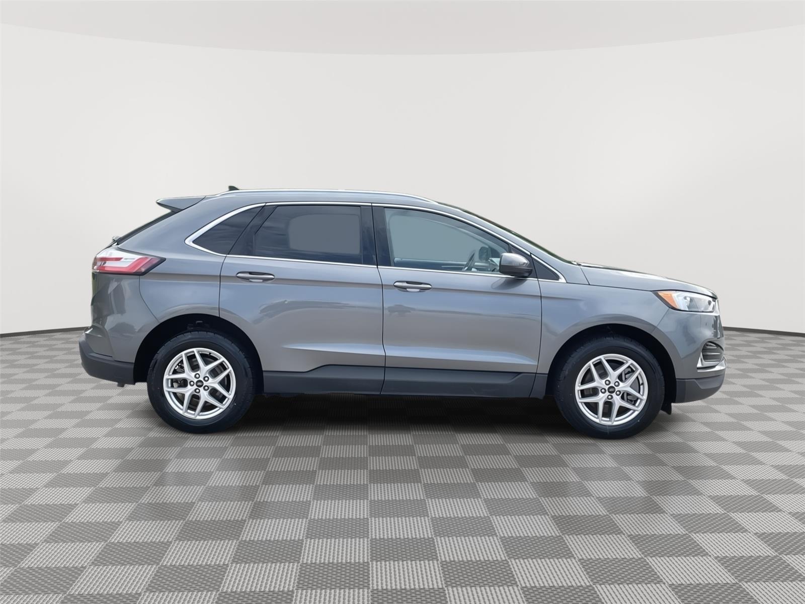 Vehicle photo 6