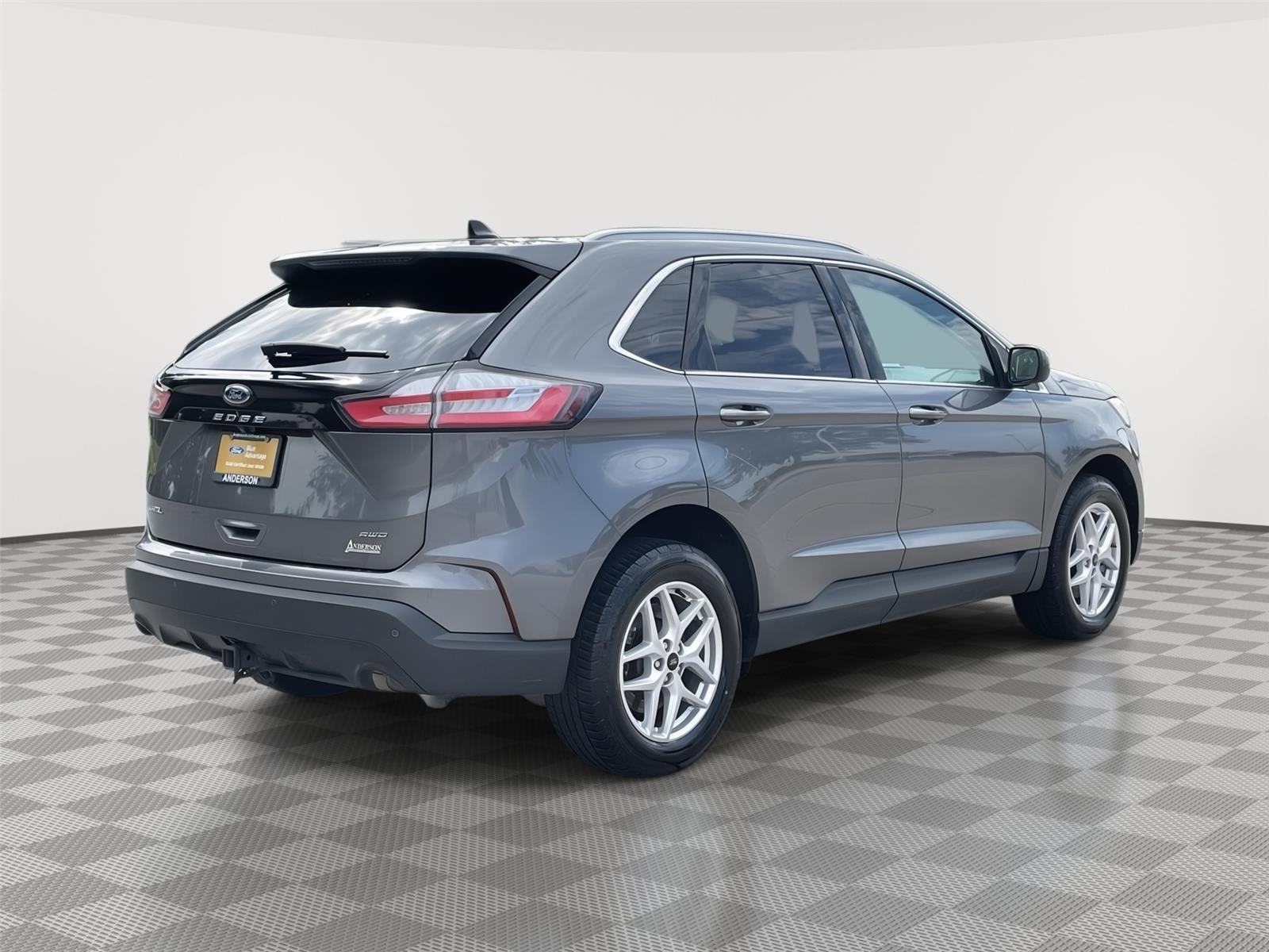 Vehicle photo 7