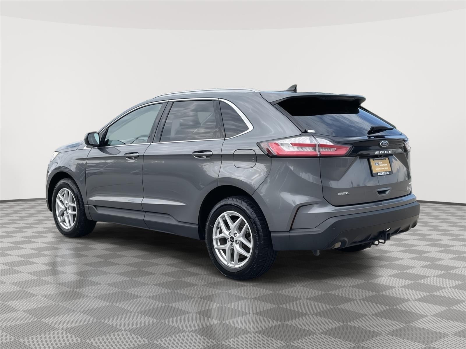 Vehicle photo 9