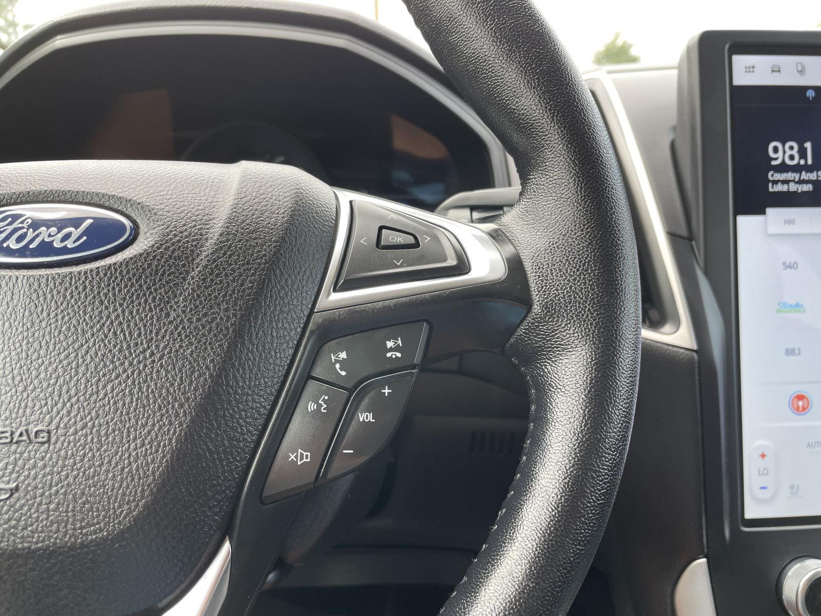 Vehicle photo 14