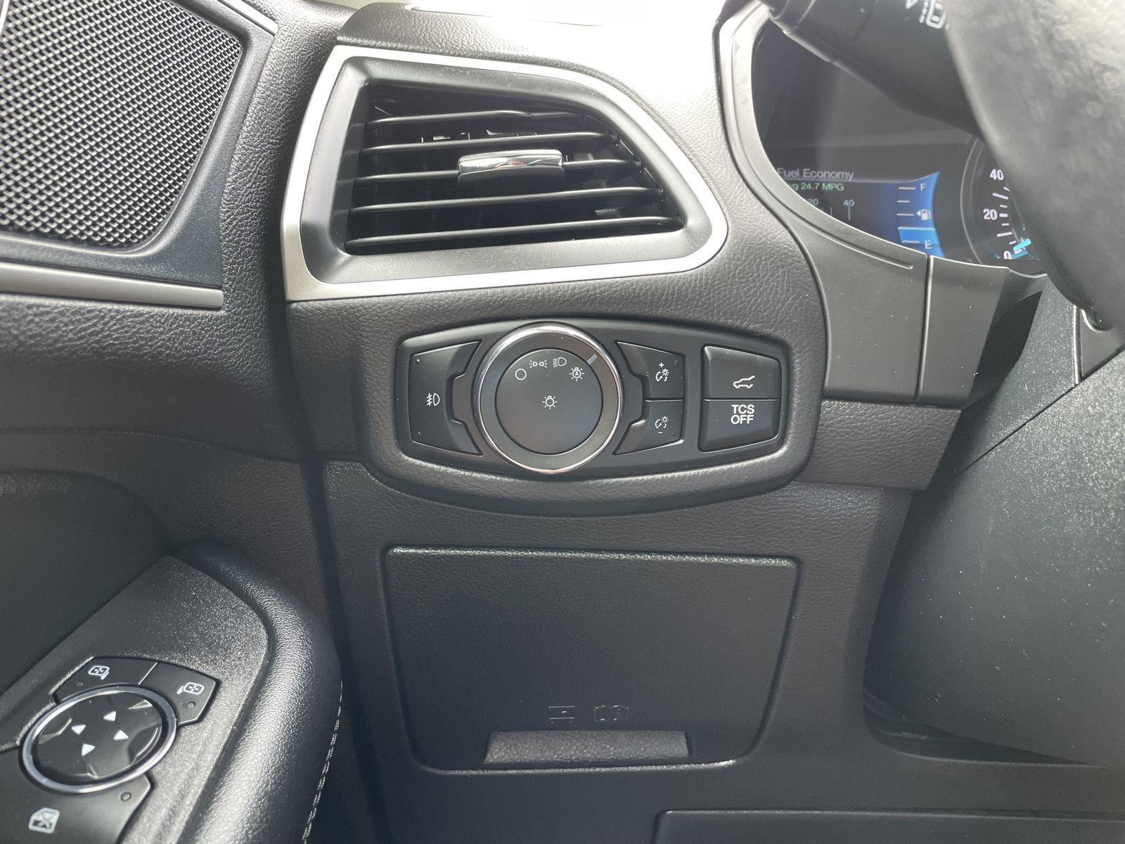 Vehicle photo 16