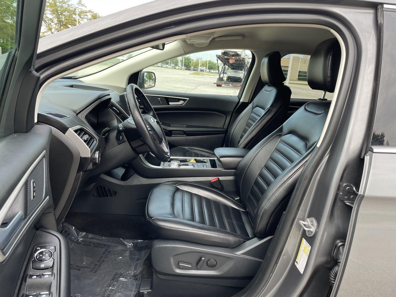 Vehicle photo 17