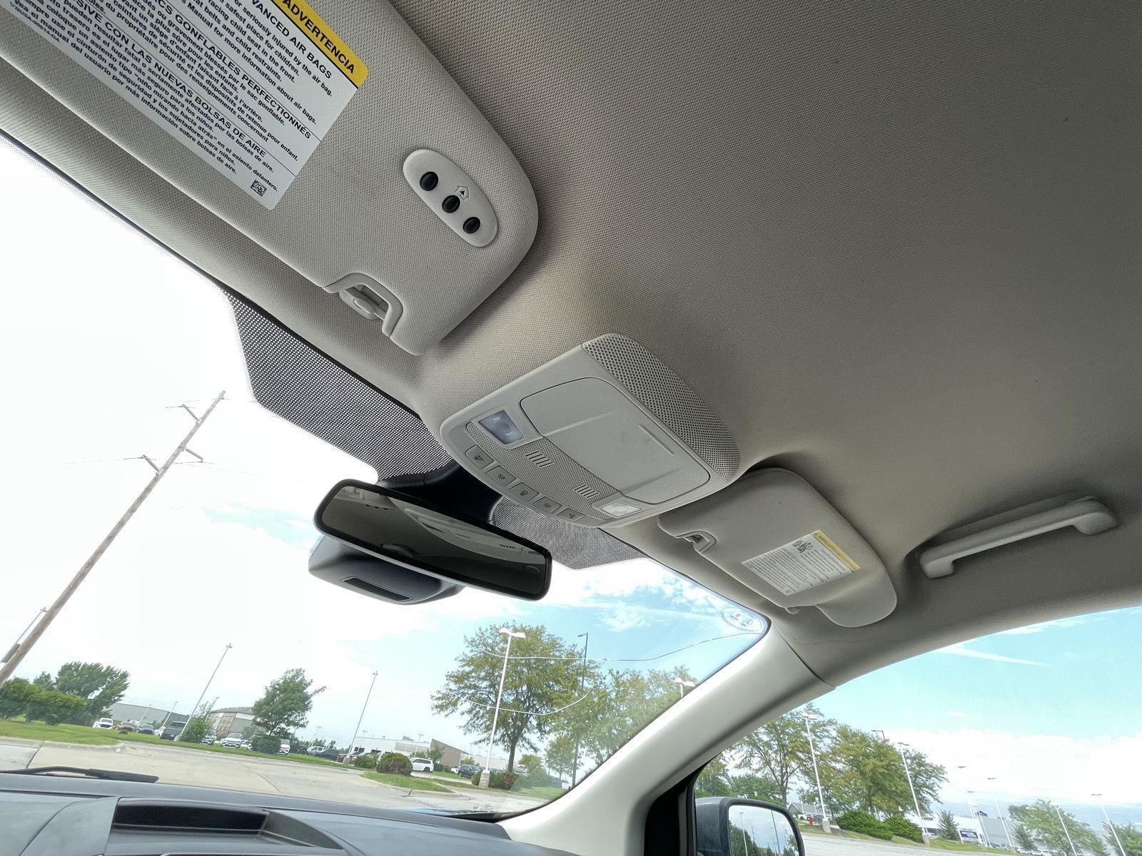 Vehicle photo 21