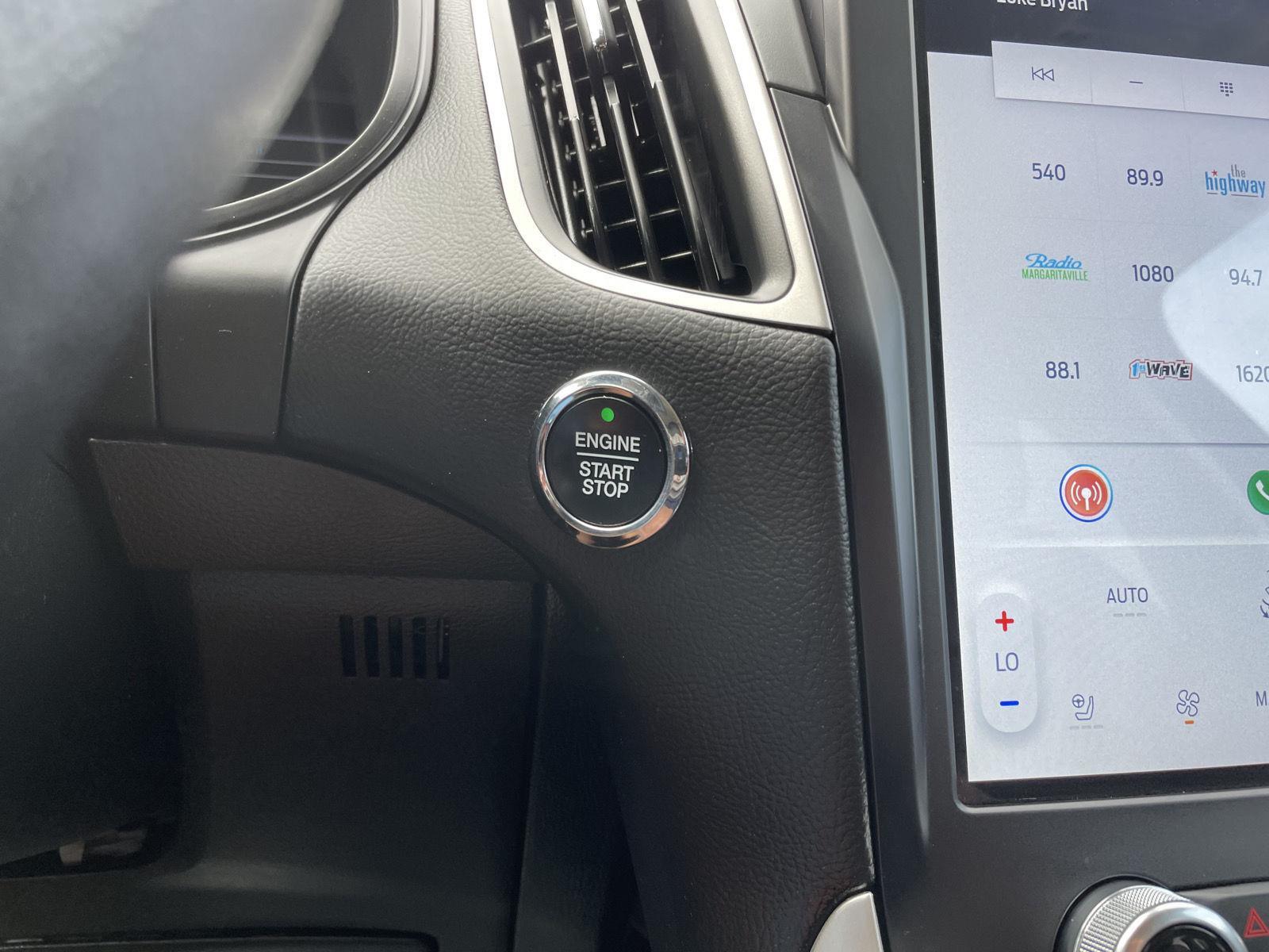 Vehicle photo 24