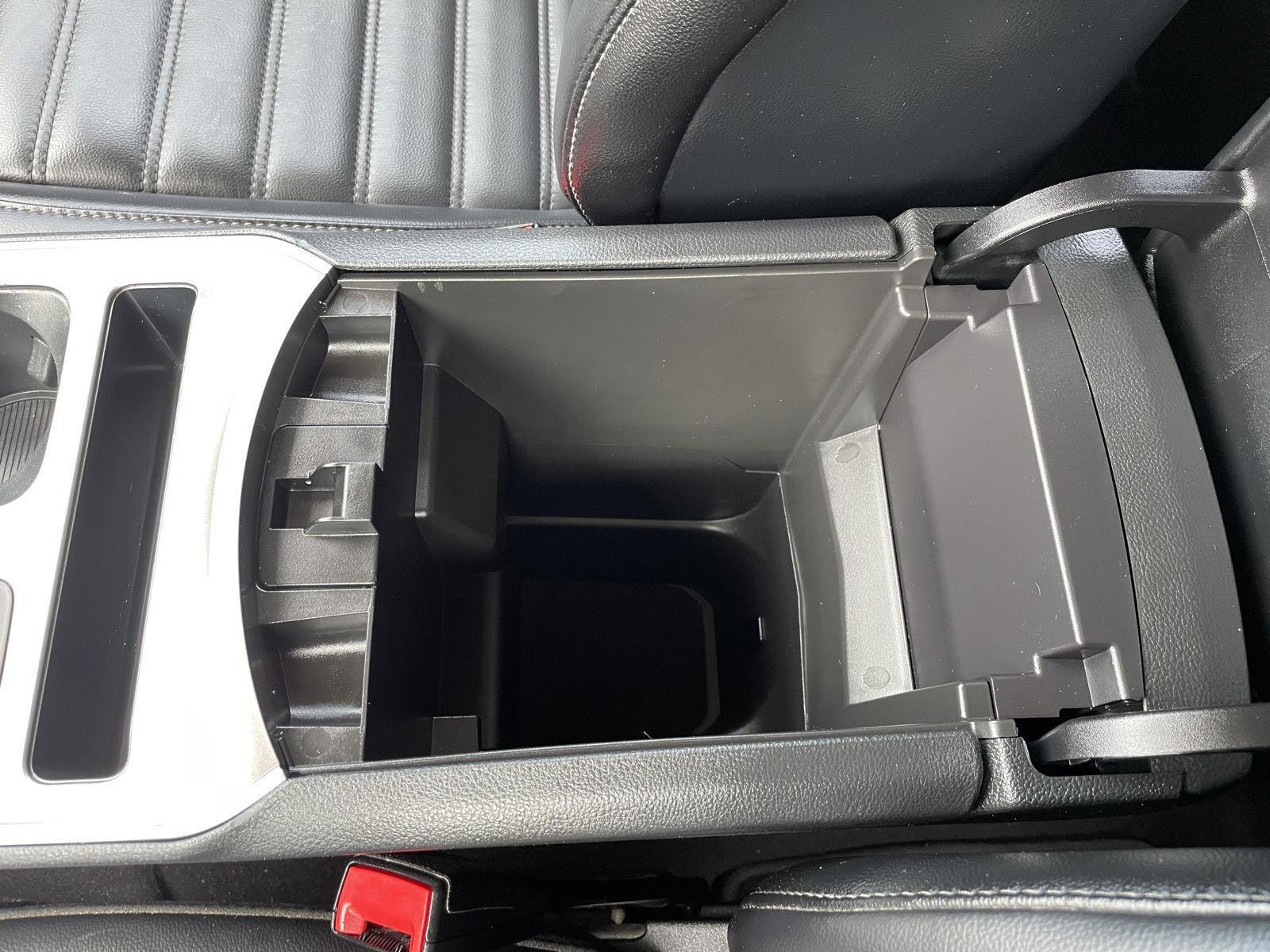 Vehicle photo 30