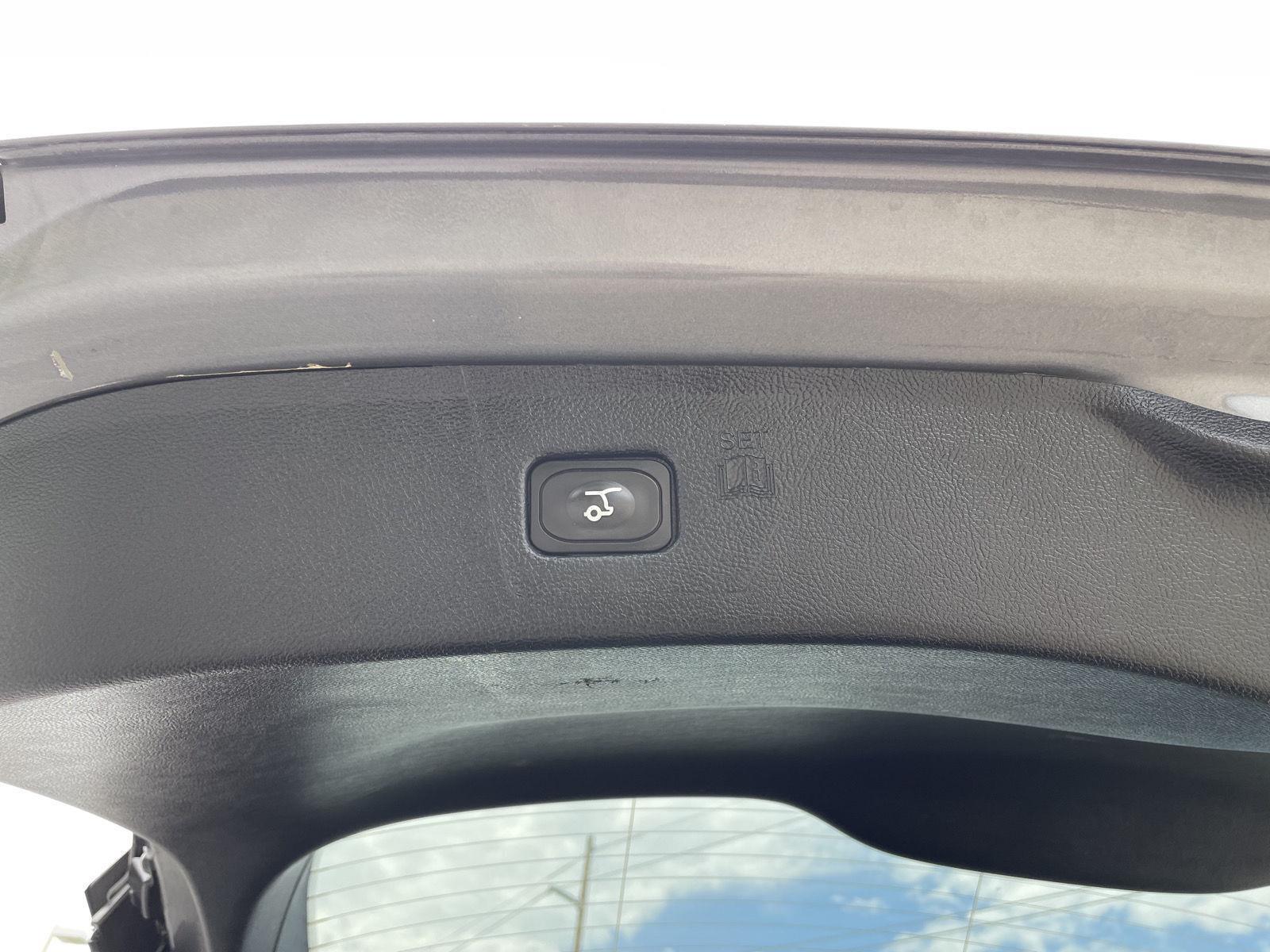 Vehicle photo 35
