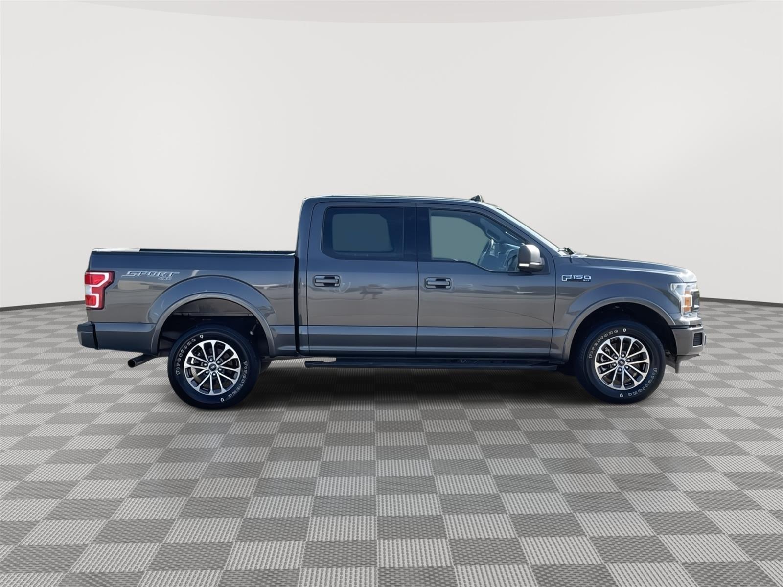 Vehicle photo 6