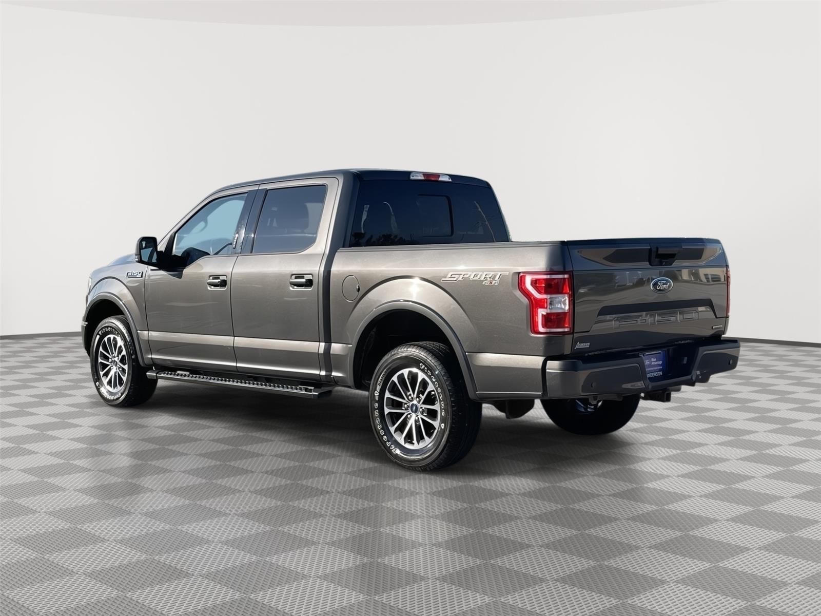 Vehicle photo 9