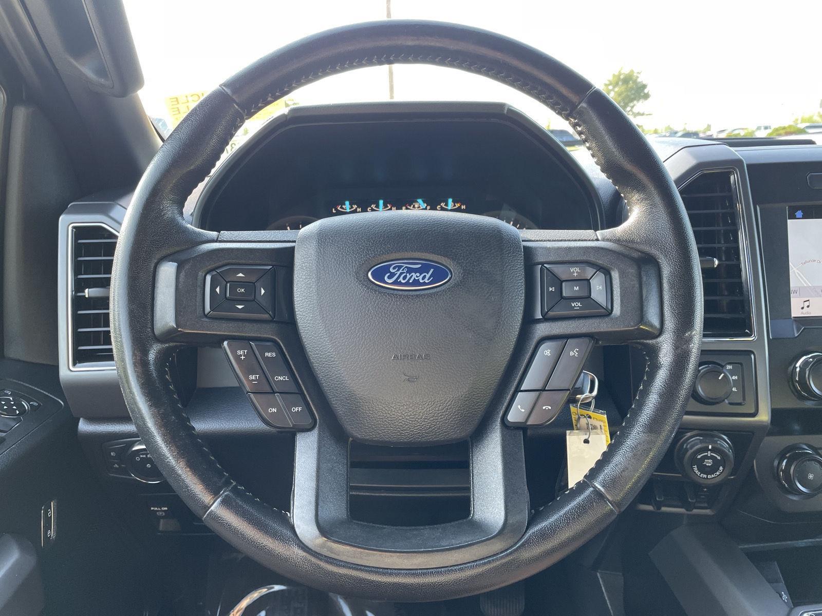 Vehicle photo 12