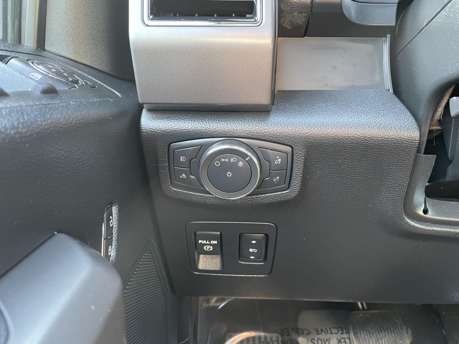 Vehicle photo 16