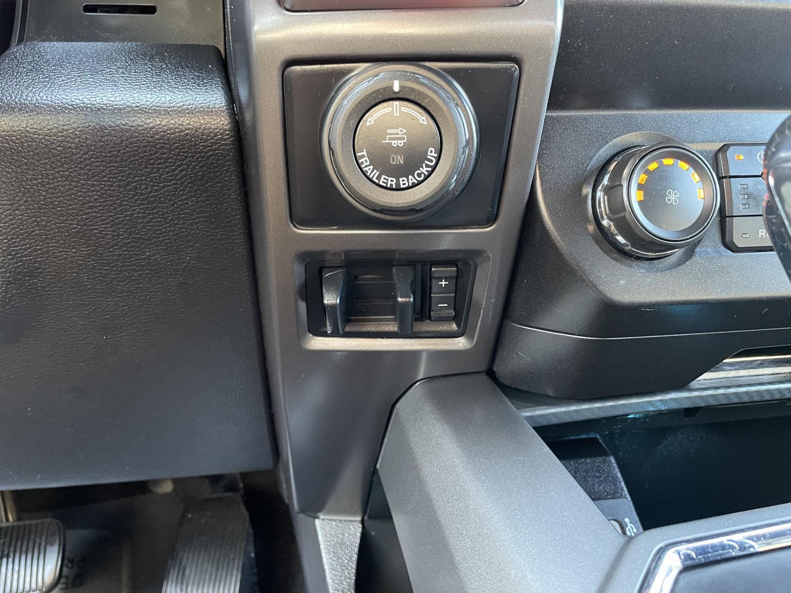 Vehicle photo 30
